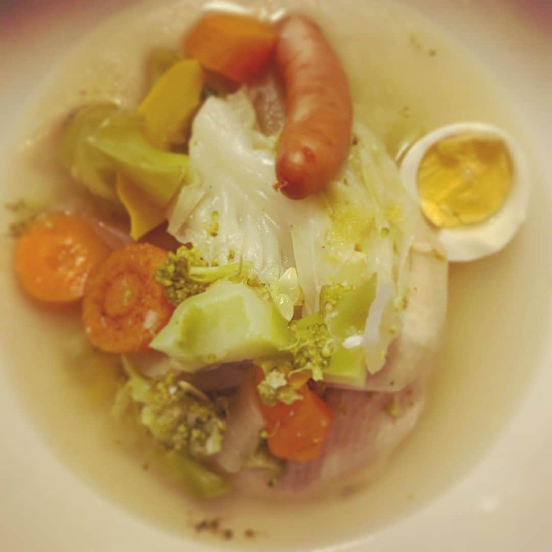 ミラクルひかるさんのインスタグラム写真 - (ミラクルひかるInstagram)「6時、いや、7時、いや、8時以降はあまり食べないようにする。方法でダイエット挑戦します！　人生30回目だけど。w🧡 何せ、ポトフ！ポトフ！ポトフ！ぽ！🥕🥦🧅🍅🍲❣️ #ポトフ  #ダイエット　#野菜料理」6月24日 20時20分 - miracle_hikaru_official