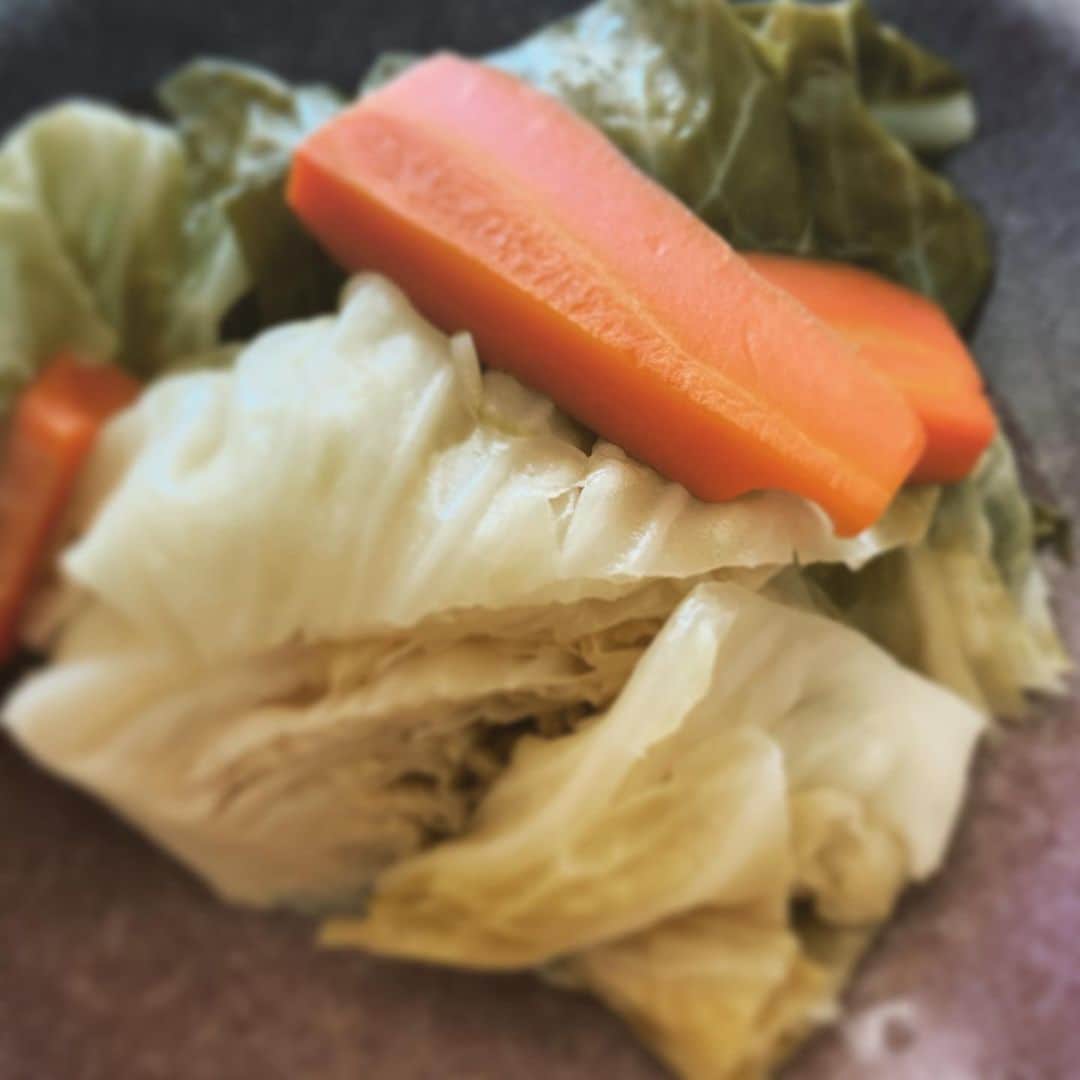 ミラクルひかるさんのインスタグラム写真 - (ミラクルひかるInstagram)「6時、いや、7時、いや、8時以降はあまり食べないようにする。方法でダイエット挑戦します！　人生30回目だけど。w🧡 何せ、ポトフ！ポトフ！ポトフ！ぽ！🥕🥦🧅🍅🍲❣️ #ポトフ  #ダイエット　#野菜料理」6月24日 20時20分 - miracle_hikaru_official
