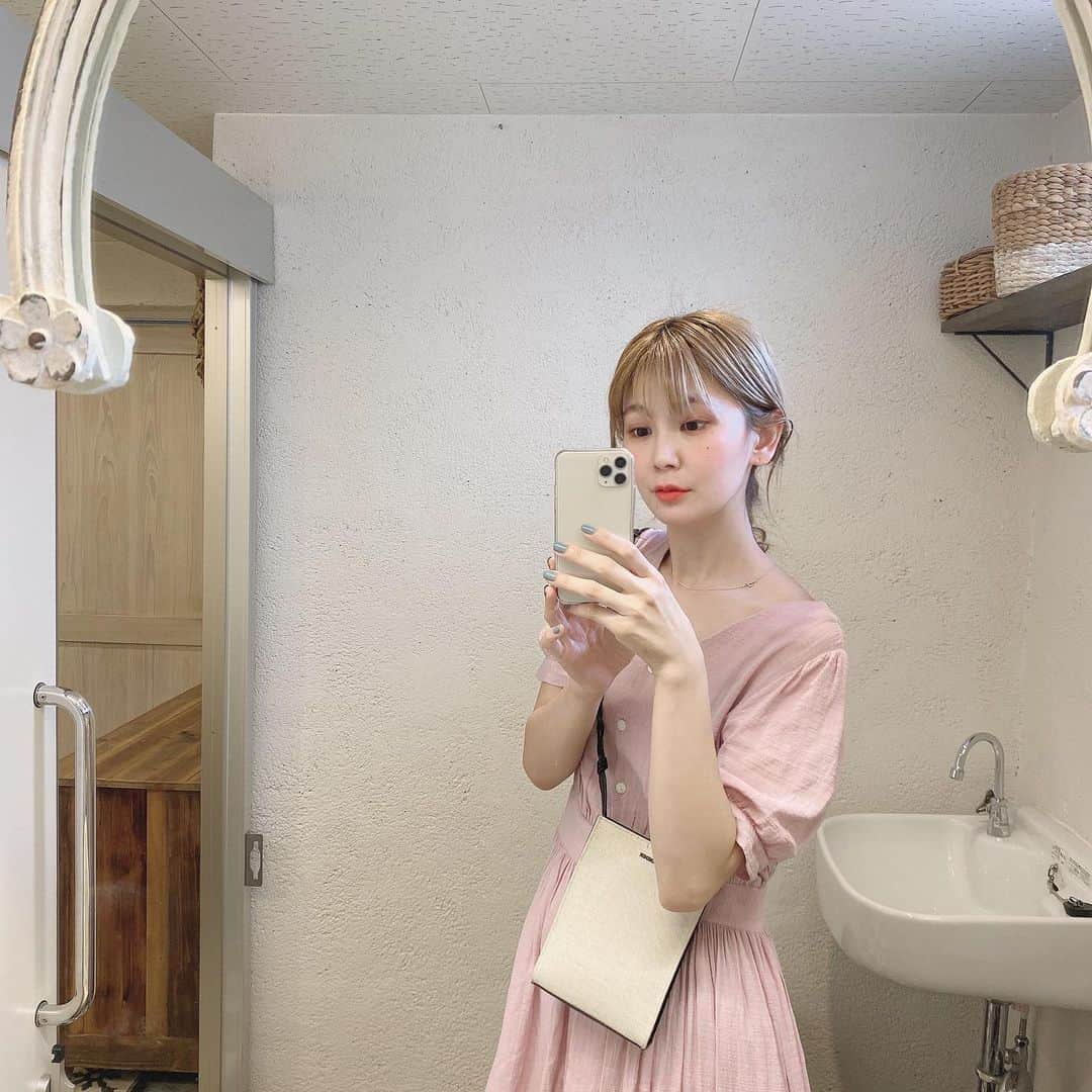 松田 美奈子のインスタグラム：「今日は撮影の小道具を探しに🌿🌿 🚙」