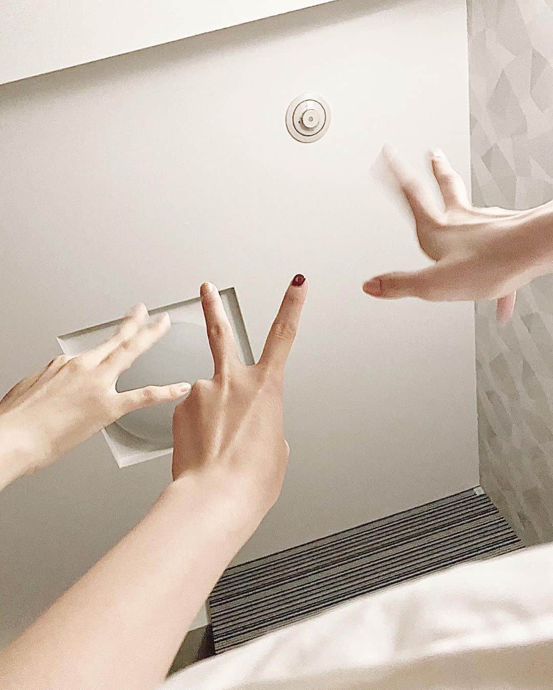 若林真帆さんのインスタグラム写真 - (若林真帆Instagram)「手だけで分かった人🙋‍♀️🙋‍♀️🙋‍♀️」6月24日 20時40分 - mhopu_