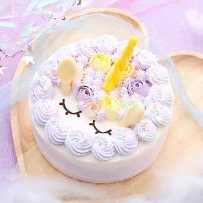 Cake.jpさんのインスタグラム写真 - (Cake.jpInstagram)「Cake.jpでも大人気！ゆめかわいいユニコーンケーキ🦄⁠﻿ ⁠﻿ ゆめかわいい世界へ、さあ　どうぞ　☁️ ⁠﻿ パステルカラ－のユニコ－ンはしあわせを運んでくれます ☺️⁠﻿ ふんわりやわらかなスポンジとミルク風味の生クリ－ムは ⁠﻿ あっさりと軽く、どなたにも好まれます ✨⁠﻿ ⁠﻿ バラの部分はバタ－クリ－ムでできています。⁠﻿ 繊細な模様を表現するときはバタークリームがよく使用されますね🙌 ⁠﻿ 白桃とオレンジがサンドされているケーキです🍑🍊⁠﻿ ⁠﻿ ＊＊＊＊＊＊＊＊＊＊＊＊＊＊＊＊＊＊＊＊＊＊＊＊ ＊＊ ⁠﻿ ⁠﻿ ⁠⁠⁠⁠⁠⁠⁠⁠⁠⁠⁠⁠⁠⁠⁠⁠Cake.jpでは、皆さんからシェアされた⁣⠀⁠⁠⁠⁠⁠⁠⁠ ⁠﻿ 素敵なお祝いのコンテストをおこなっています⁠🙌⁠ ⁠ ⁠⁠⁠﻿ ⁠﻿ 👇フォトジ アニバーサリー参加方法👇⁠ ⁠ ⁠⁠﻿ Cake.jpのケーキでのお祝いの様子を⁣⠀⁠⁠⁠⁠⁠⁠⁠⁠ ⁠﻿ #cakejp#フォトジェアニバーサリー⁠ ⁠⁠⁠⁠⁠で⁠﻿ タグ付けしてシェアするだけ🌈⁠ ⁠⁠⁠ ⁠⁠⁠⁠﻿ ⁠﻿ ご参加を心よりお待ちしております💡⁠ ⁠ ⁠⁠⁠⁠⁠⁠⁠⁠⁠﻿ ⁠﻿ ＊＊＊＊＊＊＊＊＊＊＊＊＊＊＊＊＊＊＊＊＊＊＊＊＊＊＊⁠﻿ ⁠﻿ #誕生日サプライズ🎂#デコレーションケーキ🎂#誕生日ケーキ🎂#誕生日おめでとう🎂#ケーキ好きな人と繋がりたい#ケーキスタグラム#ママにおすすめ#お祝い好きな人と繋がりたい#忙しいママの味方#幸せでありますように#願いを込めて#美味しい物好きな人と繋がりたい#おうちスイーツ#お取り寄せスイーツ#お取り寄せグルメ#甘党#おやつタイム#お家時間#おうち時間#ユニコーンケーキ#バタークリー#decorationcakes#映えケーキ」6月24日 20時51分 - cakejp_official