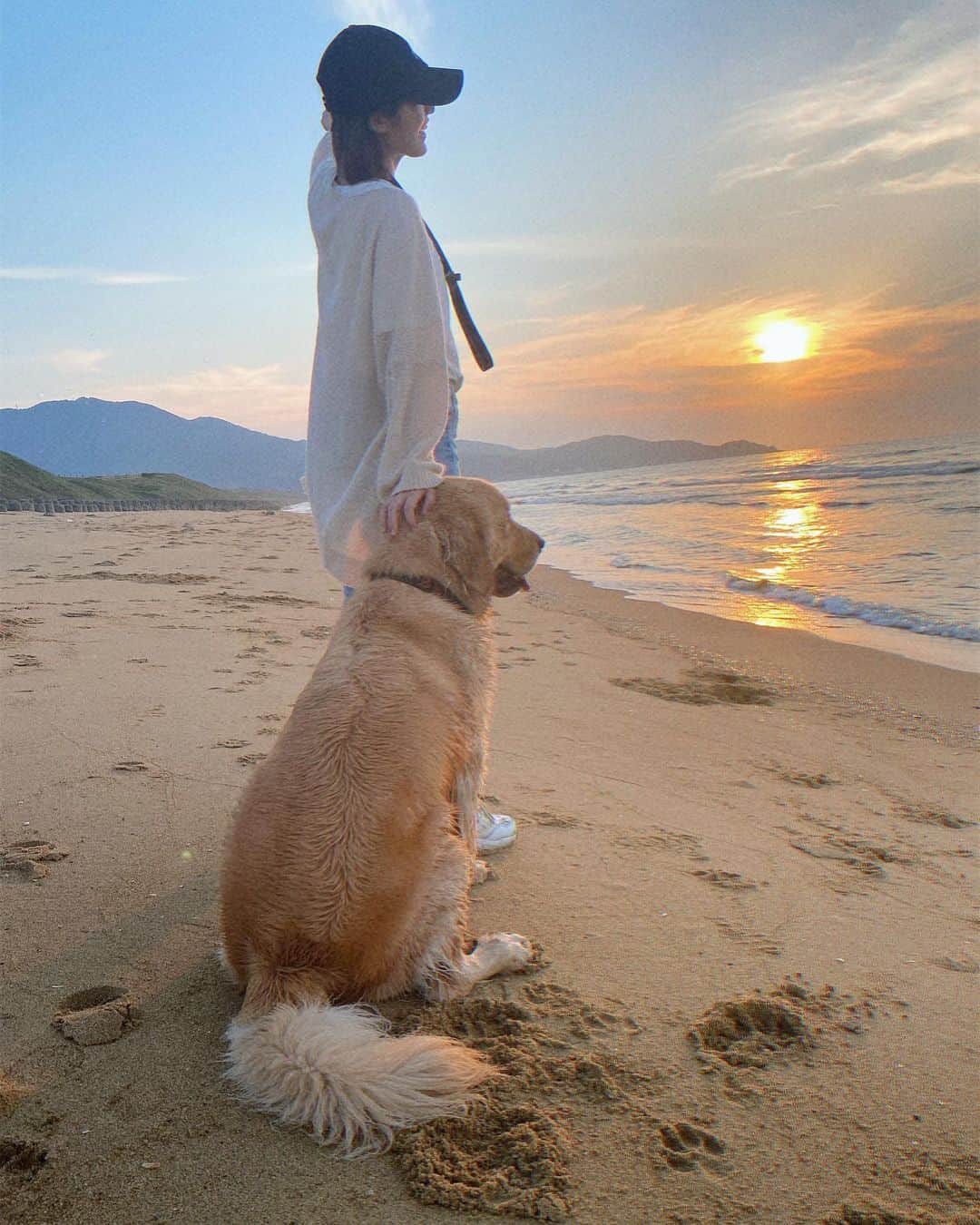 今田美奈さんのインスタグラム写真 - (今田美奈Instagram)「🕰 久しぶりの海散歩 犬はもちろん人も気分転換になります💭」6月24日 21時01分 - _minaimd.j_