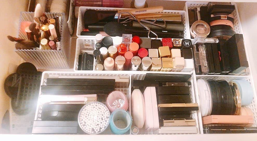 加藤美南のインスタグラム：「私のお気に入りコスメ💄 近々紹介します🌸  #cosmetics #コスメ」