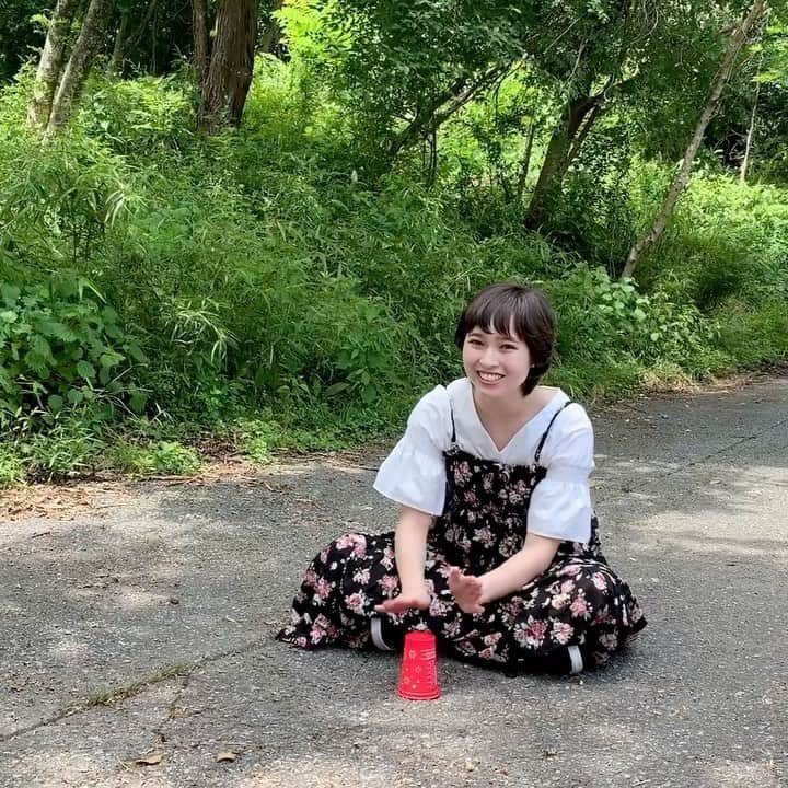 ジャスミンのインスタグラム：「Born this way - Lady Gagaを歌ってみました✨ 今更ですが、cups にハマっています😅家でもバイト先でも、オンラインの授業中にもcupsしています！ #bornthisway #ladygaga #cups #pitchperfect #をみて #いつか覚えたいと思っていました #実現するのに #8年」