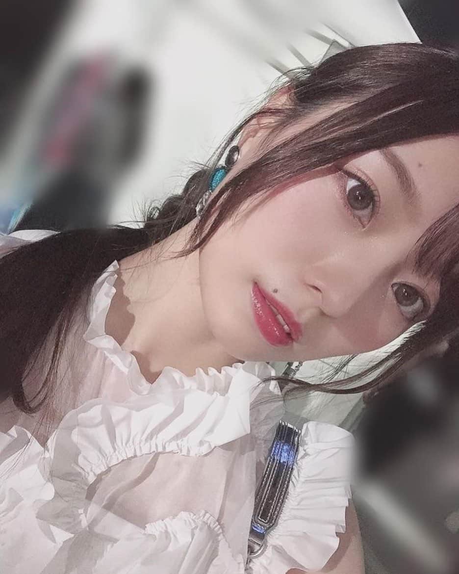 西野七瀬fanのインスタグラム：「･ だいすきです 梅澤さん卒業で乃木オタ卒全然ありそうなレベルでだいすき😘 #乃木坂46 #nogizaka46 #のぎざか46  #梅澤美波 #うめざわみなみ #みなみん #みなみ #梅 #梅ちゃん #ひょろなが亭うめマヨ #梅マヨ #umezawaminami  #雑誌 #着物  #どいや丸軍団  #裏アカに力を入れてる系grammar  #乃木坂ちゃんリスペクト軍団」