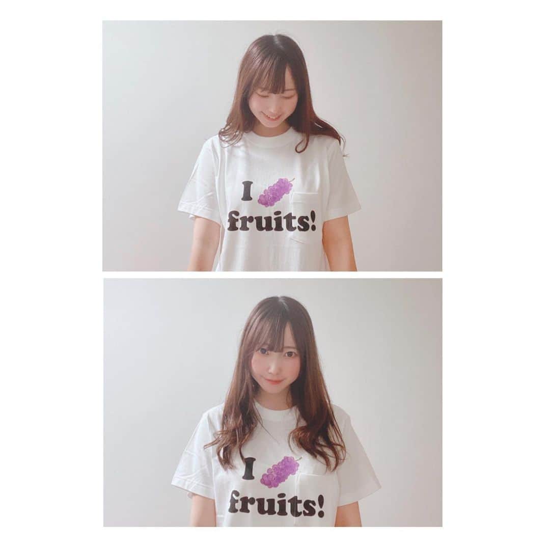 のインスタグラム：「先日取材させていただいた、かにわしタルトさんがフルーツ柄のTシャツを送ってくださいました🍇ありがとうございます🙇‍♀️ 色々なフルーツの柄で作っていらっしゃるそうで、デザインがどれも可愛いんです🍍🍓🍊 私は紫色が好きなので、ブドウを選びました☺️笑  最近は半袖でもつらい暑さになってきましたね💦しっかりと水分補給して熱中症にはお気をつけください🥛  今日も1日お疲れ様でした💐🧸 #かにわしタルト」