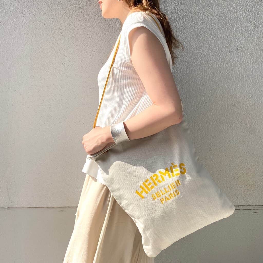 トライセクトさんのインスタグラム写真 - (トライセクトInstagram)「【decouverte】﻿ ﻿ ﻿ VINTAGE HERMES BAG👜﻿ ﻿ ﻿ 人気のヴィンテージエルメスのアリーヌが明日、京都店・大阪店に入荷致します。﻿ ﻿ ﻿ こちらの写真は京都店の入荷品になっております。﻿ 京都店 TEL 075-275-4069﻿ 営業時間11:00-20:00﻿ ﻿ ﻿ ﻿ 商品に関しましては各店に直接お電話にてお問い合わせ頂きますようお願い致します。DMでのお問い合わせはお受付しておりません。﻿ ﻿ ﻿ ﻿ 大変人気の商品の為、お電話が繋がりにくいことがございますのでご了承下さいませ。希少なお品物ですので、是非お早目にご覧下さい。﻿ ﻿ ﻿ 〈通販対応受付中〉﻿ 当店ではご来店が難しい方に向けて、通信販売（eコレクト）の対応も行なっております。尚、只今期間限定でeコレクトの送料を無料とさせて頂きます。掲載商品や詳細につきましては、お気軽に店舗にお電話にてお問い合わせ下さい。﻿ ﻿ 詳細はdecouverteのプロフィールリンクよりブログをご覧ください。﻿ ﻿ ﻿ ﻿ ﻿ ﻿ #デクーヴェルト#ヴィンテージ #ヴィンテージショップ ﻿ #ベイクルーズ #エルメス #ヴィンテージエルメス#アリーヌ﻿」6月24日 21時17分 - baycrews