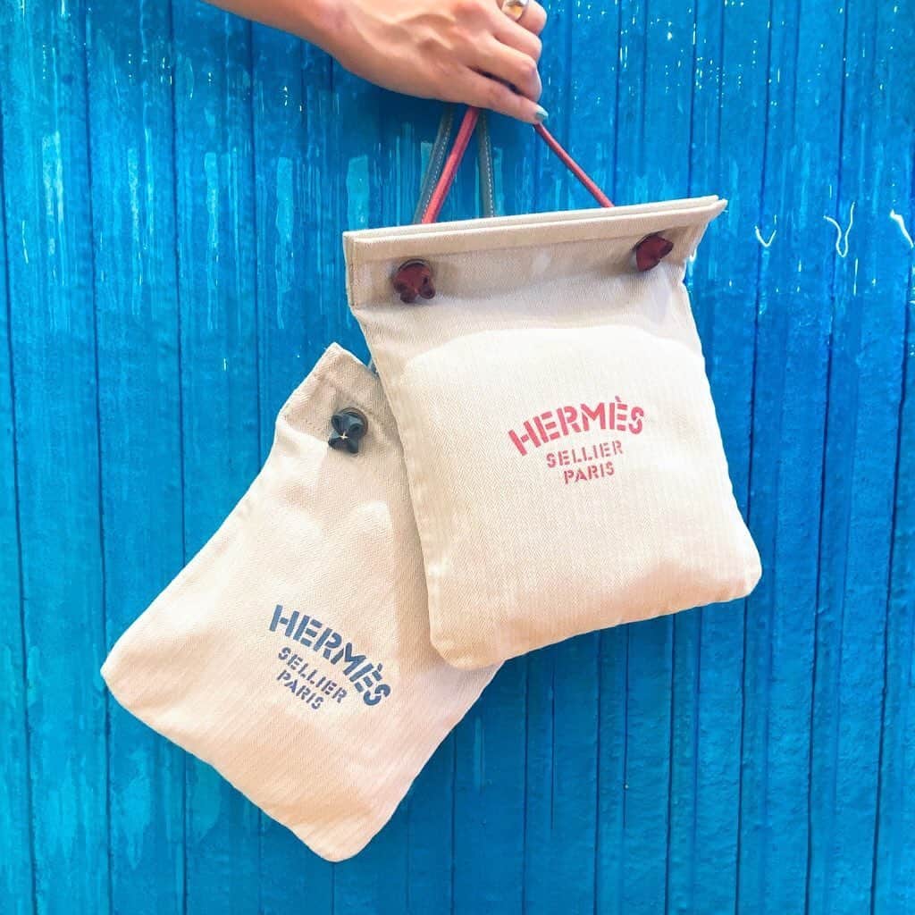 トライセクトさんのインスタグラム写真 - (トライセクトInstagram)「【decouverte】﻿ ﻿ ﻿ VINTAGE HERMES BAG👜﻿ ﻿ ﻿ 人気のヴィンテージエルメスのアリーヌが明日、京都店・大阪店に入荷致します。﻿ ﻿ ﻿ こちらの写真は京都店の入荷品になっております。﻿ 京都店 TEL 075-275-4069﻿ 営業時間11:00-20:00﻿ ﻿ ﻿ ﻿ 商品に関しましては各店に直接お電話にてお問い合わせ頂きますようお願い致します。DMでのお問い合わせはお受付しておりません。﻿ ﻿ ﻿ ﻿ 大変人気の商品の為、お電話が繋がりにくいことがございますのでご了承下さいませ。希少なお品物ですので、是非お早目にご覧下さい。﻿ ﻿ ﻿ 〈通販対応受付中〉﻿ 当店ではご来店が難しい方に向けて、通信販売（eコレクト）の対応も行なっております。尚、只今期間限定でeコレクトの送料を無料とさせて頂きます。掲載商品や詳細につきましては、お気軽に店舗にお電話にてお問い合わせ下さい。﻿ ﻿ 詳細はdecouverteのプロフィールリンクよりブログをご覧ください。﻿ ﻿ ﻿ ﻿ ﻿ ﻿ #デクーヴェルト#ヴィンテージ #ヴィンテージショップ ﻿ #ベイクルーズ #エルメス #ヴィンテージエルメス#アリーヌ﻿」6月24日 21時17分 - baycrews
