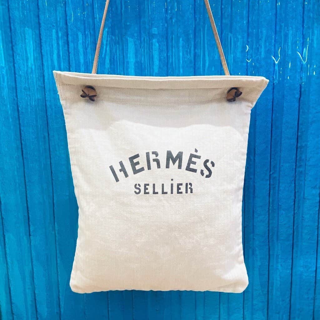 トライセクトさんのインスタグラム写真 - (トライセクトInstagram)「【decouverte】﻿ ﻿ ﻿ VINTAGE HERMES BAG👜﻿ ﻿ ﻿ 人気のヴィンテージエルメスのアリーヌが明日、京都店・大阪店に入荷致します。﻿ ﻿ ﻿ こちらの写真は京都店の入荷品になっております。﻿ 京都店 TEL 075-275-4069﻿ 営業時間11:00-20:00﻿ ﻿ ﻿ ﻿ 商品に関しましては各店に直接お電話にてお問い合わせ頂きますようお願い致します。DMでのお問い合わせはお受付しておりません。﻿ ﻿ ﻿ ﻿ 大変人気の商品の為、お電話が繋がりにくいことがございますのでご了承下さいませ。希少なお品物ですので、是非お早目にご覧下さい。﻿ ﻿ ﻿ 〈通販対応受付中〉﻿ 当店ではご来店が難しい方に向けて、通信販売（eコレクト）の対応も行なっております。尚、只今期間限定でeコレクトの送料を無料とさせて頂きます。掲載商品や詳細につきましては、お気軽に店舗にお電話にてお問い合わせ下さい。﻿ ﻿ 詳細はdecouverteのプロフィールリンクよりブログをご覧ください。﻿ ﻿ ﻿ ﻿ ﻿ ﻿ #デクーヴェルト#ヴィンテージ #ヴィンテージショップ ﻿ #ベイクルーズ #エルメス #ヴィンテージエルメス#アリーヌ﻿」6月24日 21時17分 - baycrews