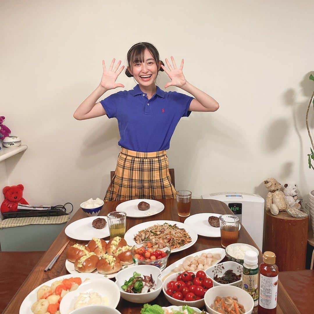 のインスタグラム：「堀口日萌生誕祭2020開催しました🎉 題名は「おめみざわ！日萌たん17歳だってよ？！」です 17歳ってことはあと3年で20歳やねんな怖い😋 昨日生まれたくらいの感覚やもんおそろし🥒 そろそろ大学も考えなあかんし、大人になってるって感じますん💕 日萌に今までちょっとでも関わったりしてくれた面白いみなさんに感謝の言葉を送ります 「ありがたみ✌🏼」 勉強も活動も頑張って高スペックな女になります👩🏻 目指せ！高嶺の花🌹  二枚目のやつは友達に顔面クリームされた後の日萌です🧁 マスクの上からされたので被害は抑えられました🌝 誰かこの風習止めよ🙉前髪終わる🙈  最高の誕生日でした🎊  #誕生日#17歳#17 #seventeen#happybirthday#華のセブンティーン#sjk」