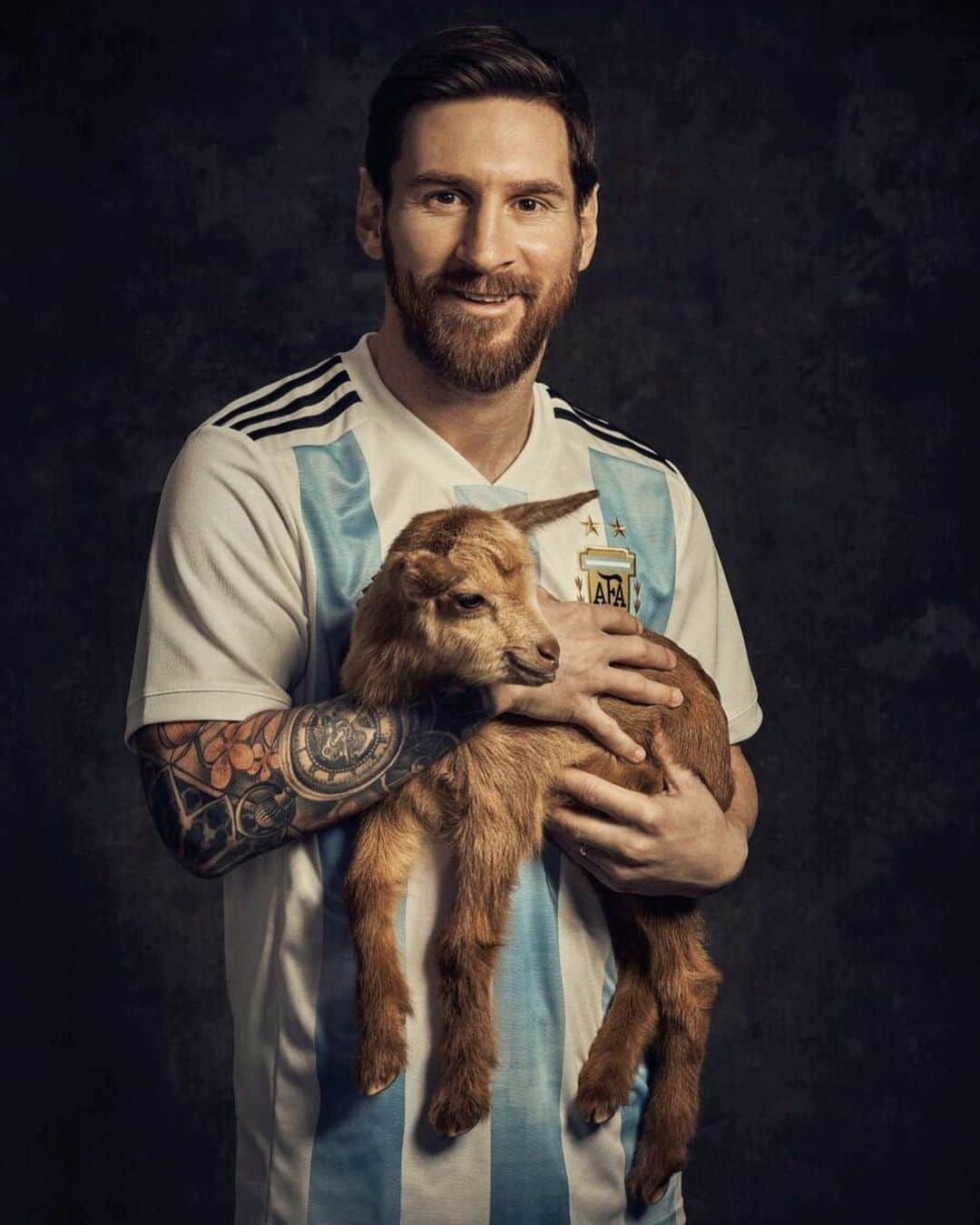 F2Freestylersさんのインスタグラム写真 - (F2FreestylersInstagram)「Happy Birthday to one of the greatest players the 🌍 has ever seen - @leomessi 🐐」6月24日 21時25分 - thef2