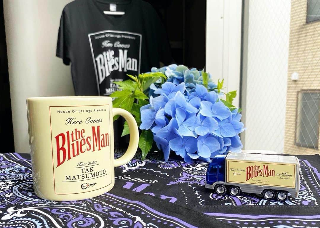 B’zさんのインスタグラム写真 - (B’zInstagram)「Tak Matsumoto Tour Goods B’z the Storeで2020/06/30（火）まで発売中！ Instagramプロフィール＞右上Menu＞STOREからチェック！ https://www.bzthestore.com/goods/tak2020/  #TakMatsumoto #松本孝弘 #HereComestheBluesman #BztheStore #goods #グッズ #マグカップ #ツアートラック」6月24日 21時26分 - bz_official_insta