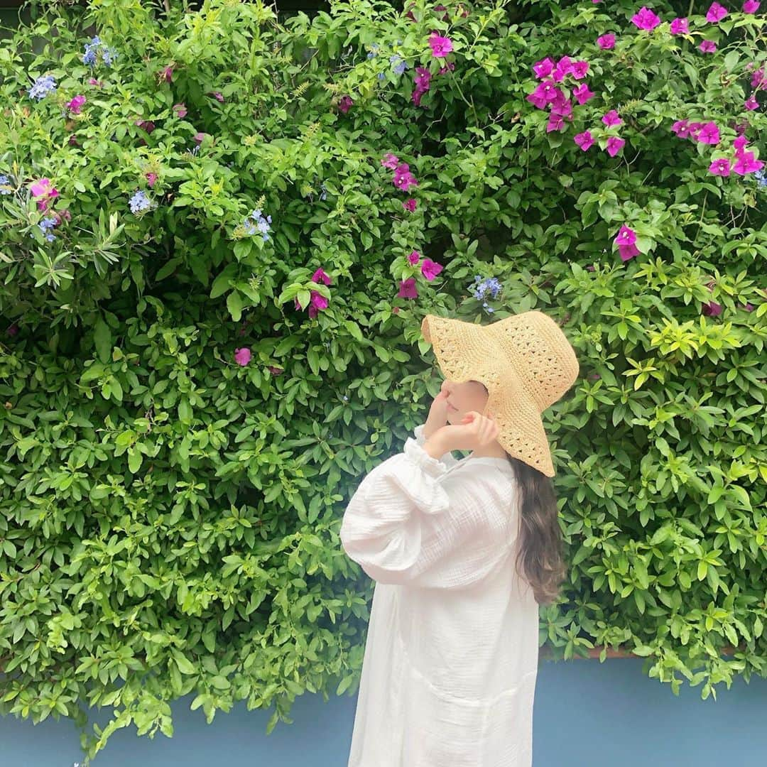 増田愛里菜さんのインスタグラム写真 - (増田愛里菜Instagram)「. 先日の撮影の1コマ📸👒💕 . . . やっぱり真っ白なお洋服が好き🥺🥺🥺 . . #photo #photoshoot  #photography #portrait #fashion #写真 #撮影 #カメラ #ワンピース #コットンワンピース #表参道 #青山」6月24日 21時26分 - masuuu_324