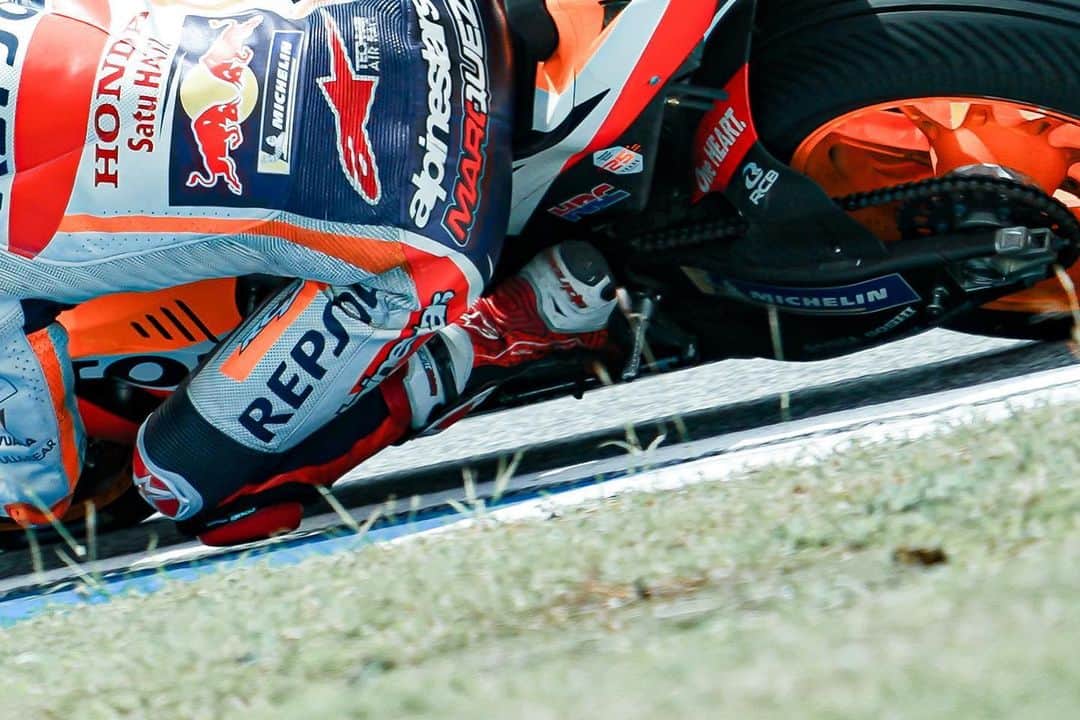 レプソル・ホンダのインスタグラム：「Working on the details, building confidence @racingboy_official」