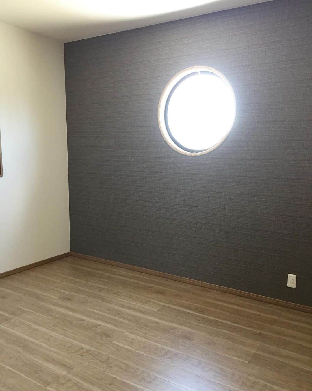 株式会社 元氣建設のインスタグラム：「#マイホーム #一戸建て #インテリア #ダイニング #キッチン #和室#家づくり#モデルハウス #元氣建設 #元気建設 #リフォーム #リノベーション #ショールーム #住宅 #新築 #外観 #注文住宅 #自由設計 #大阪 #木目 #和#カウンターキッチン #myhome #玄関ポーチ#interior #showhome #instahome」