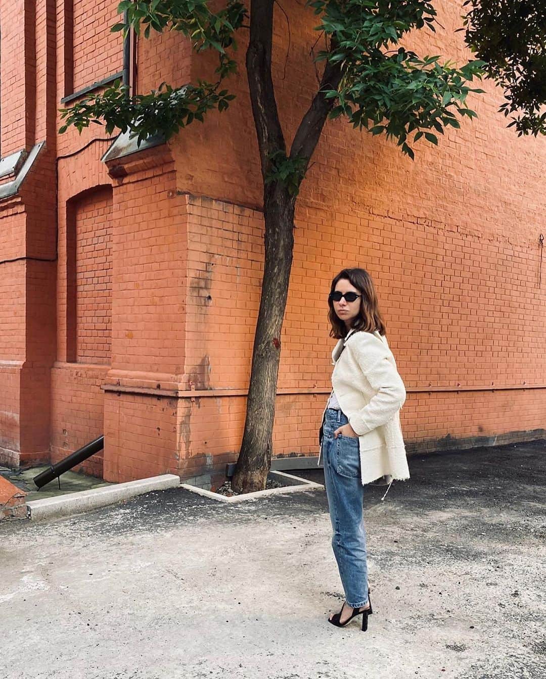 Sergio Rossiさんのインスタグラム写真 - (Sergio RossiInstagram)「The uber chic @ngoldenberg takes her denim look to the next level by wearing the #SergioSuperHeel black sandal. Discover the selection at sergiorossi.com and in stores #SergioRossi」6月24日 21時40分 - sergiorossi