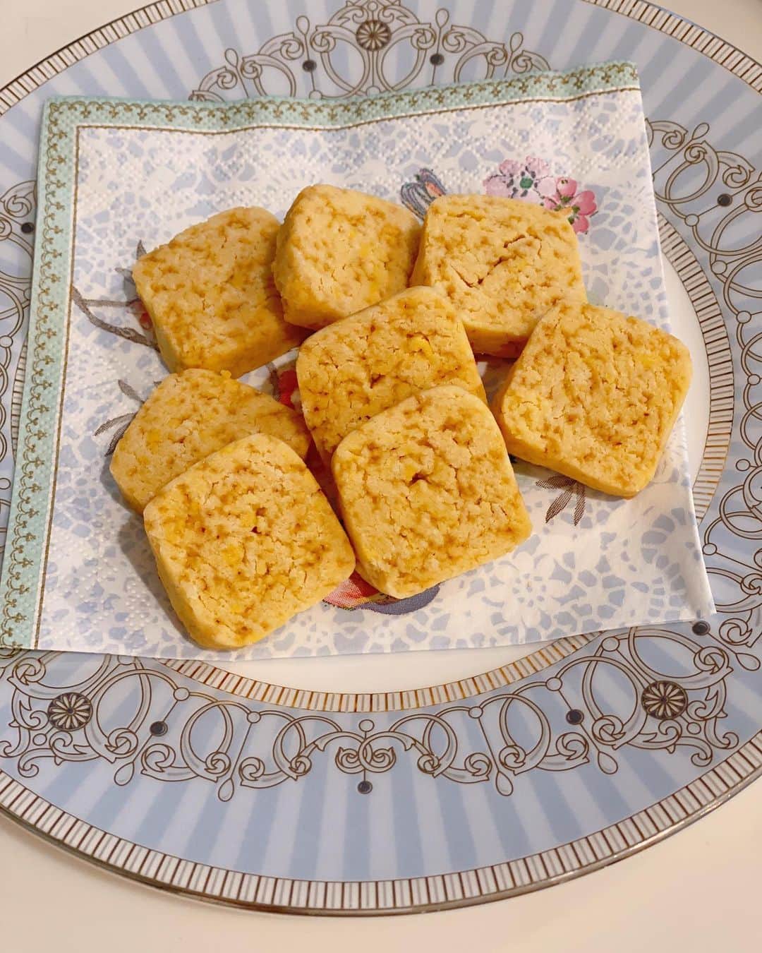 相沢まきさんのインスタグラム写真 - (相沢まきInstagram)「最近米粉お菓子作りプチブーム。 手作りおやつの優しい味が好きです。 おからと米粉のマフィン率高め  #グルテンフリー　#グルテンフリースイーツ #夕方パン食べたけども　#おからスイーツ」6月24日 21時55分 - maki_aizawa0414