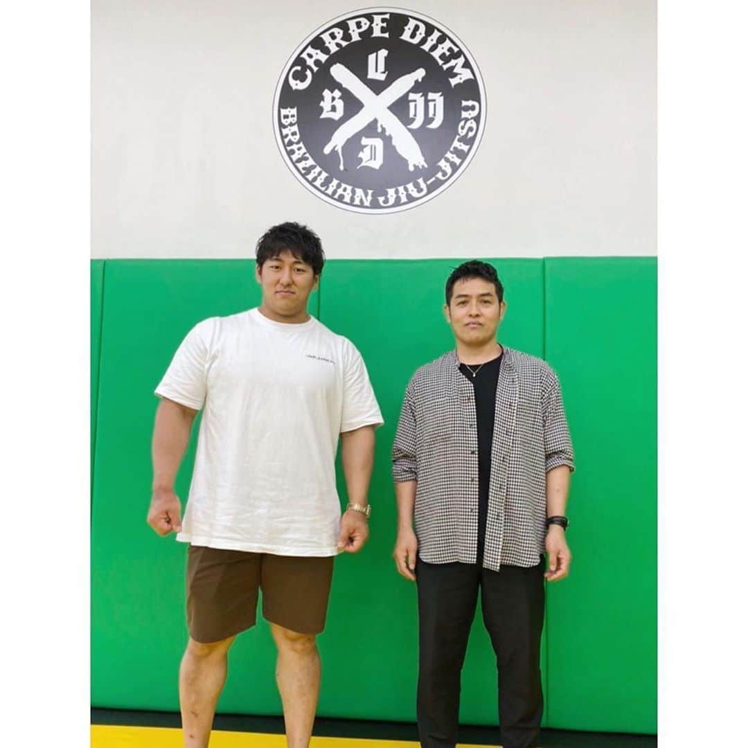 山本俊樹のインスタグラム：「- 石川先生との食事会  一言一言の言葉の重み かっこいい大人に自分もなりたい そう思わせてくれた時間でした  #Repost @yukicdbjj ・・・ : One of the most decorated Japanese weight lifter 🏋️‍♀️ Toshiki Yamamoto @toshikis170j215 visited us. Take a look at his IG feed. He has crazy strength and speed. More than 140K followers!! :  ウェイトリフティング界のカリスマ、山本俊樹選手！@toshikis170j215 とランチさせていただきました。  ボディーがアニメのキャラです。トップアスリートとお話するのは刺激になります。  ウェイトリフティングがこれからバズると思っています。僕も来週から Blackships Strength @blackships_strength さんでトレーニングさせていただく予定です！」