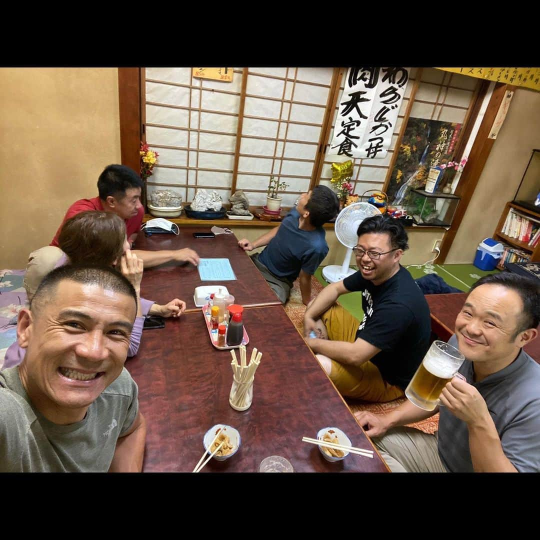 平山ユージさんのインスタグラム写真 - (平山ユージInstagram)「外に行くと心躍るな〜 新しい経験や深まる仲間との交流、ローカルエリアでの活動が地域の温かさにも触れることができる。二子山でも小鹿野町でも心がリフレッシュされる。そして昨日の締めは「ようかみ」で牡蠣フライ定食を食べた🤩牡蠣が大きくて美味かった〜✨✨お勧めですよ‼️それと @satopoppo1124 記念すべき人生初の新ルート、おめでとう㊗️🎊 I’m so excited just be outdoor. I can touch always something new, deepening exchange and warmly local people. Every time I refresh my mind when I go to Ogano and Mt Futago. End of day we stopped to eat dinner at Yokami and I ate  Oyster fry set meal. Oysters are so big and it’s so good ✨✨✨I recommend you to eat when you have chance to go there. And congratulations to @satopoppo1124 her first trace to put up new line🎉🎉🎉㊗️ @oganoclimbing @thenorthfacejp  @beal.official  @blackdiamond  @climbskinspain  #oganoic #小鹿野町観光大使　#小鹿野クライミング委員会 #ローカルエリア　#driveless #sleepmore #climbmore #neverstopexploring #ようかみ食堂」6月24日 21時48分 - yuji_hirayama_stonerider