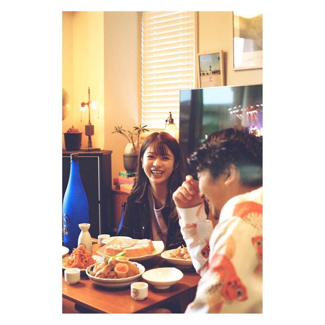 のインスタグラム：「NIGHT FEVR Cast 馬場ふみか @fumika_baba 小林竜樹 永嶋柊吾 @shugo_nagashima  Photo 仲野太賀 Stylist 山田陵太 @ryotayamada______ Hair 吉田太郎 @taro6078 八戸亜季子 @akikohachinose  #馬場ふみか #小林竜樹 #永嶋柊吾  #仲野太賀  #日本酒 #純米大吟醸 #松乃井酒造 #sake」