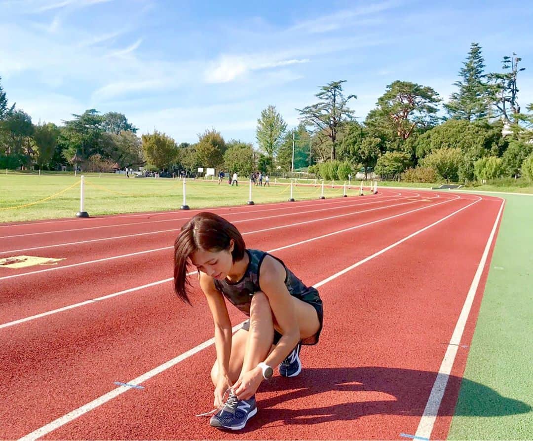 はせがわゆきえさんのインスタグラム写真 はせがわゆきえinstagram 娘の習い事の間にラン いつもの公園で走ってたら 後ろ姿が かっこいいめっちゃ速い人が 筋肉のつき方が本当綺麗で どんな競技してるんだろうと やっぱり速い人ってかっこいいなーって