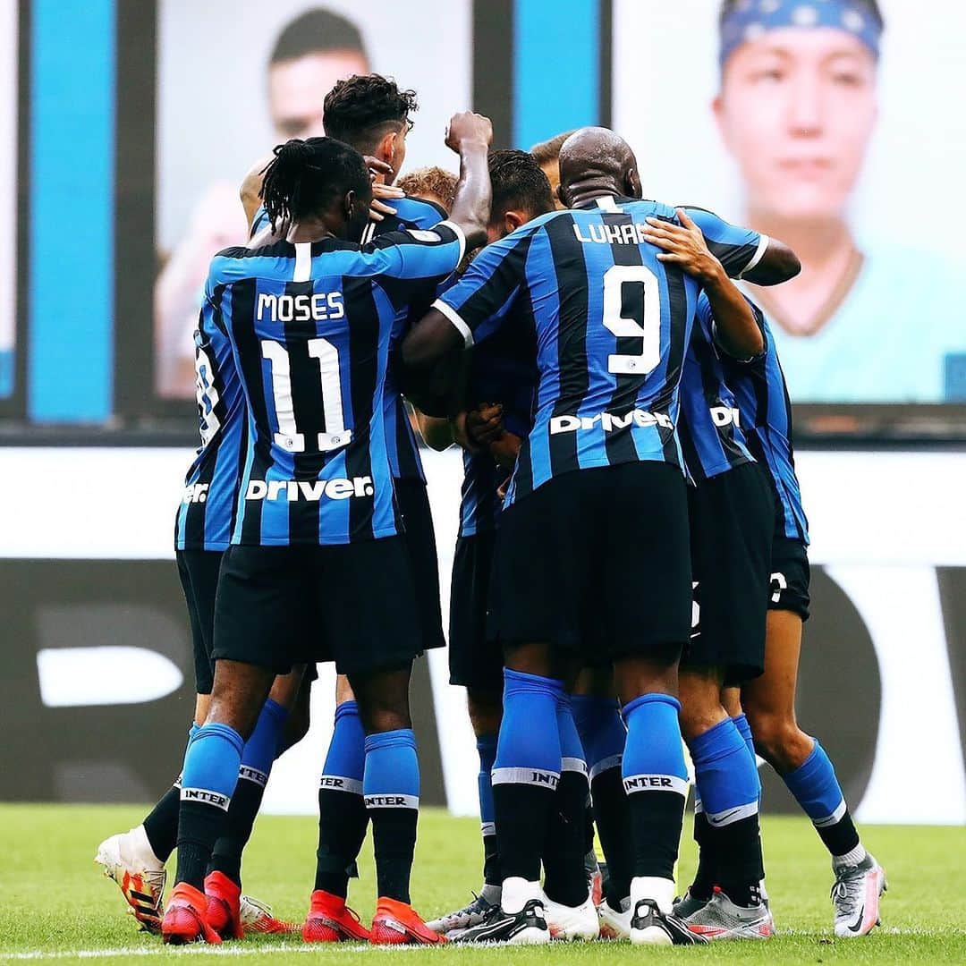 インテルナツィオナーレ・ミラノさんのインスタグラム写真 - (インテルナツィオナーレ・ミラノInstagram)「2-1 AFTER THE FIRST HALF! 🏟⚫️🔵 Forza ragazzi! #InterSassuolo #Inter #ForzaInter #SerieA」6月25日 3時33分 - inter