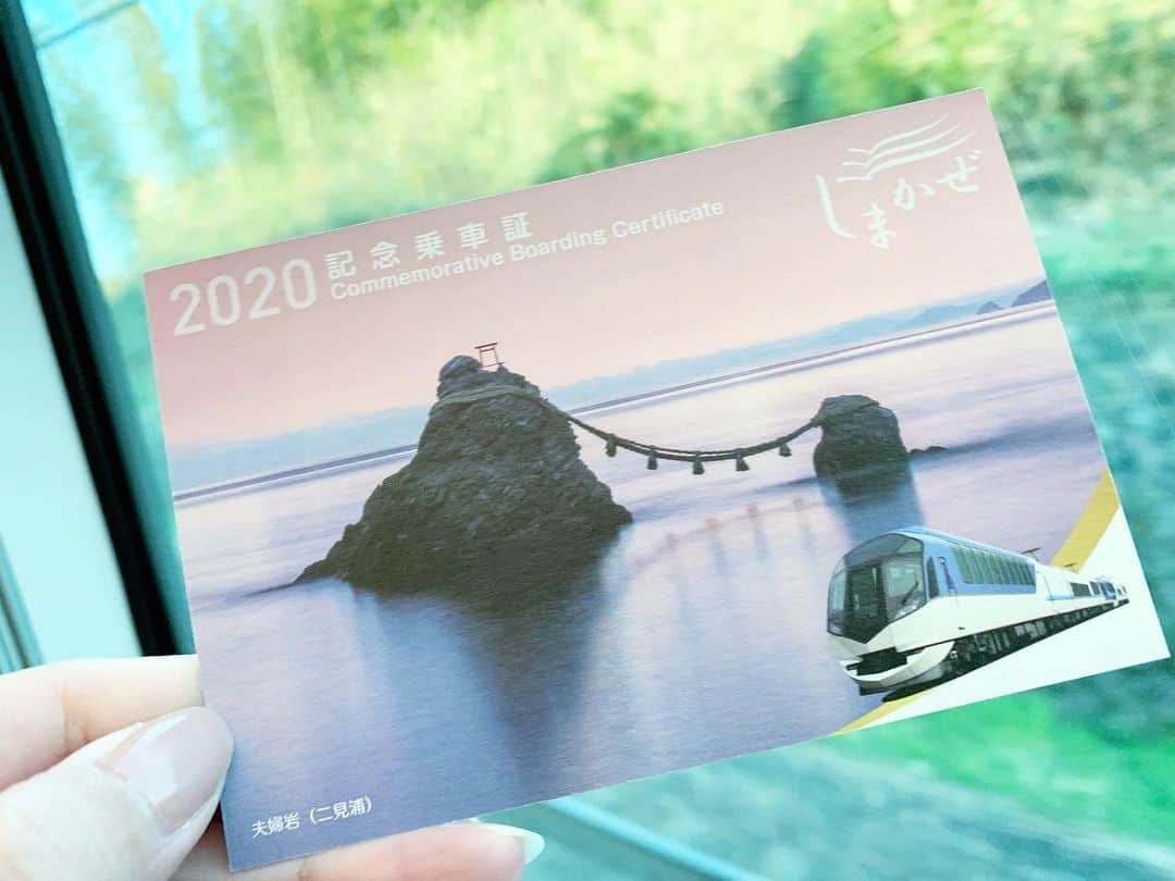 尾崎ななみさんのインスタグラム写真 - (尾崎ななみInstagram)「ㅤㅤㅤㅤㅤㅤㅤㅤㅤㅤㅤㅤ ㅤㅤㅤㅤㅤㅤㅤㅤㅤㅤㅤㅤ 賢島駅→名古屋駅に向かう時、1日1便の観光特急電車#しまかぜ に乗れた時の写真◡̈︎ ㅤㅤㅤㅤㅤㅤㅤㅤㅤㅤㅤㅤ  今年初だったので、記念乗車証2020年バージョンをもらえてちょっとテンション上がる✩︎⡱ ㅤㅤㅤㅤㅤㅤㅤㅤㅤㅤㅤㅤ 広々したシートの座り心地は本当に最高です！！ ㅤㅤㅤㅤㅤㅤㅤㅤㅤㅤㅤㅤㅤㅤㅤㅤㅤㅤㅤ ㅤㅤㅤ 大阪⇄名古屋を走る#ひのとり も乗ってみたいけど、この移動はなかなか無いので難しい。。ㅤㅤㅤㅤㅤㅤㅤㅤㅤㅤㅤㅤㅤㅤㅤㅤㅤㅤㅤㅤㅤㅤㅤㅤㅤㅤㅤㅤㅤㅤㅤㅤㅤ ㅤㅤㅤㅤㅤㅤㅤㅤㅤㅤㅤㅤ  ㅤㅤㅤㅤㅤㅤㅤㅤㅤㅤㅤㅤㅤㅤㅤㅤㅤㅤㅤㅤㅤㅤㅤㅤ ㅤㅤㅤㅤㅤㅤㅤㅤㅤ ㅤㅤㅤㅤㅤㅤㅤㅤㅤ ㅤㅤㅤㅤㅤㅤㅤㅤㅤㅤㅤㅤㅤㅤㅤㅤㅤㅤㅤㅤㅤㅤㅤㅤㅤㅤㅤㅤㅤㅤㅤㅤㅤㅤㅤㅤ  ㅤㅤㅤㅤㅤㅤㅤㅤㅤㅤㅤㅤㅤㅤㅤㅤㅤㅤㅤㅤㅤㅤㅤㅤ ㅤㅤㅤㅤㅤㅤㅤㅤㅤㅤㅤㅤㅤ  ㅤ ✧︎*⑅୨୧┈┈┈┈୨୧⑅* ❁︎⑅୨୧┈┈┈┈୨୧⑅✧︎*。 #日本#三重県#三重#伊勢志摩#志摩市#賢島#賢島駅#近鉄#電車#観光特急しまかぜ#夫婦岩#二見#伊勢#尾崎ななみ#伊勢志摩アンバサダー」6月24日 22時07分 - nanami_ozaki_73