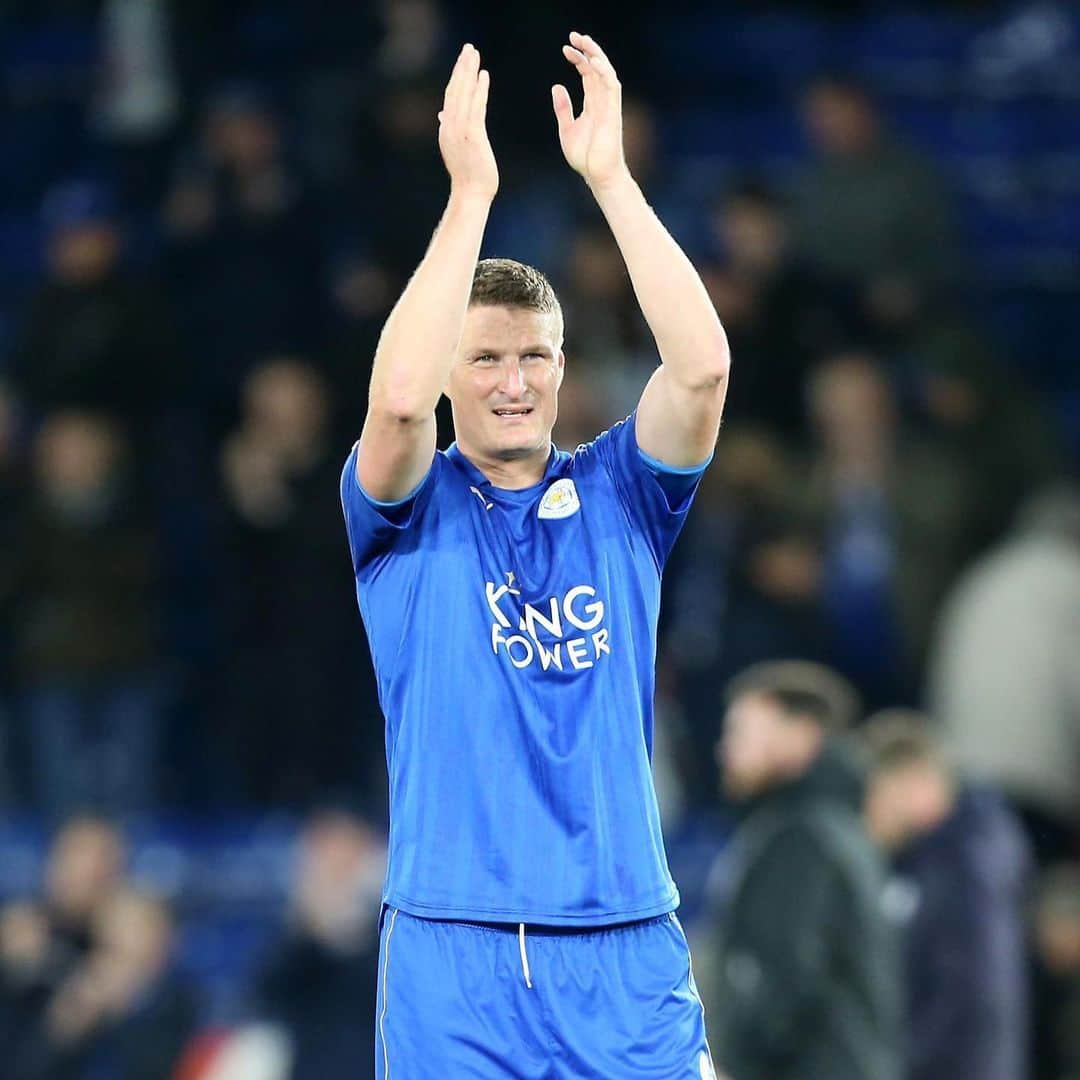 レスター・シティFCさんのインスタグラム写真 - (レスター・シティFCInstagram)「24 June: the date these two #lcfc legends from different eras joined the Club! 👊」6月24日 22時17分 - lcfc