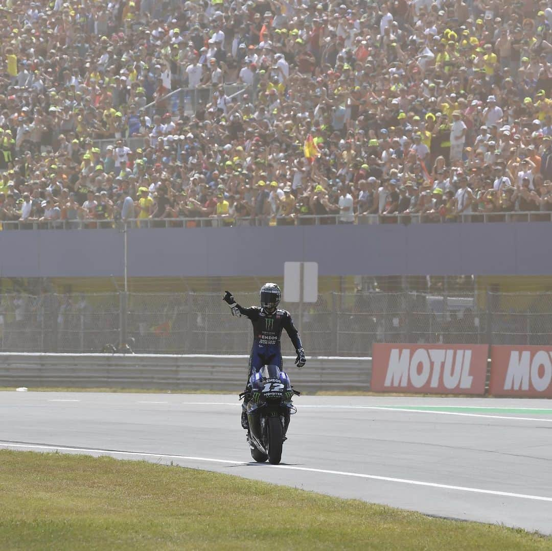 YamahaMotoGPさんのインスタグラム写真 - (YamahaMotoGPInstagram)「This weekend we would have attended the #DutchGP, so a @ttcircuitassen-related #WheelieWednesday pic seems appropriate 📸 . . #MonsterYamaha | #MotoGP | #MotoGPisBack」6月24日 22時22分 - yamahamotogp