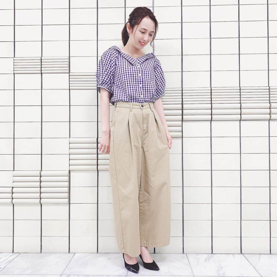 若林翔子のインスタグラム：「今日もブレイク！ よく笑った😂😂😂 #ミヤギテレビ　#ちょっとブレイクタイム　#衣装　#パンツスタイル #りほちゃんヘア　#ポニーテール」