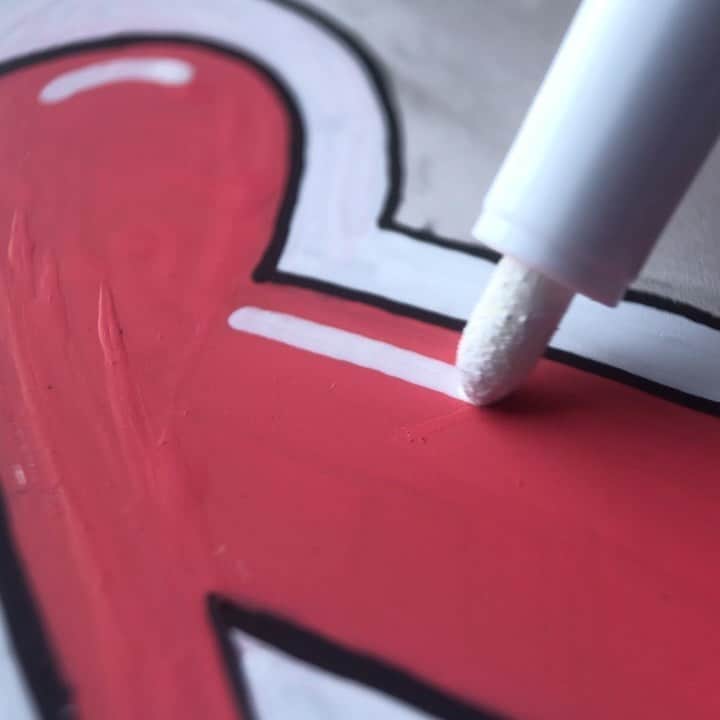 Seb Lesterのインスタグラム：「I love these new Pintor markers, I’m happy to promote them because they're great fun, and it seems you can write and draw on pretty much anything. @pilotcorporationofeurope #ad #Boss #Pilotpintor #Pintormarkers #PintorDIY #Pilotart #Pilotpen #Pilotpens」