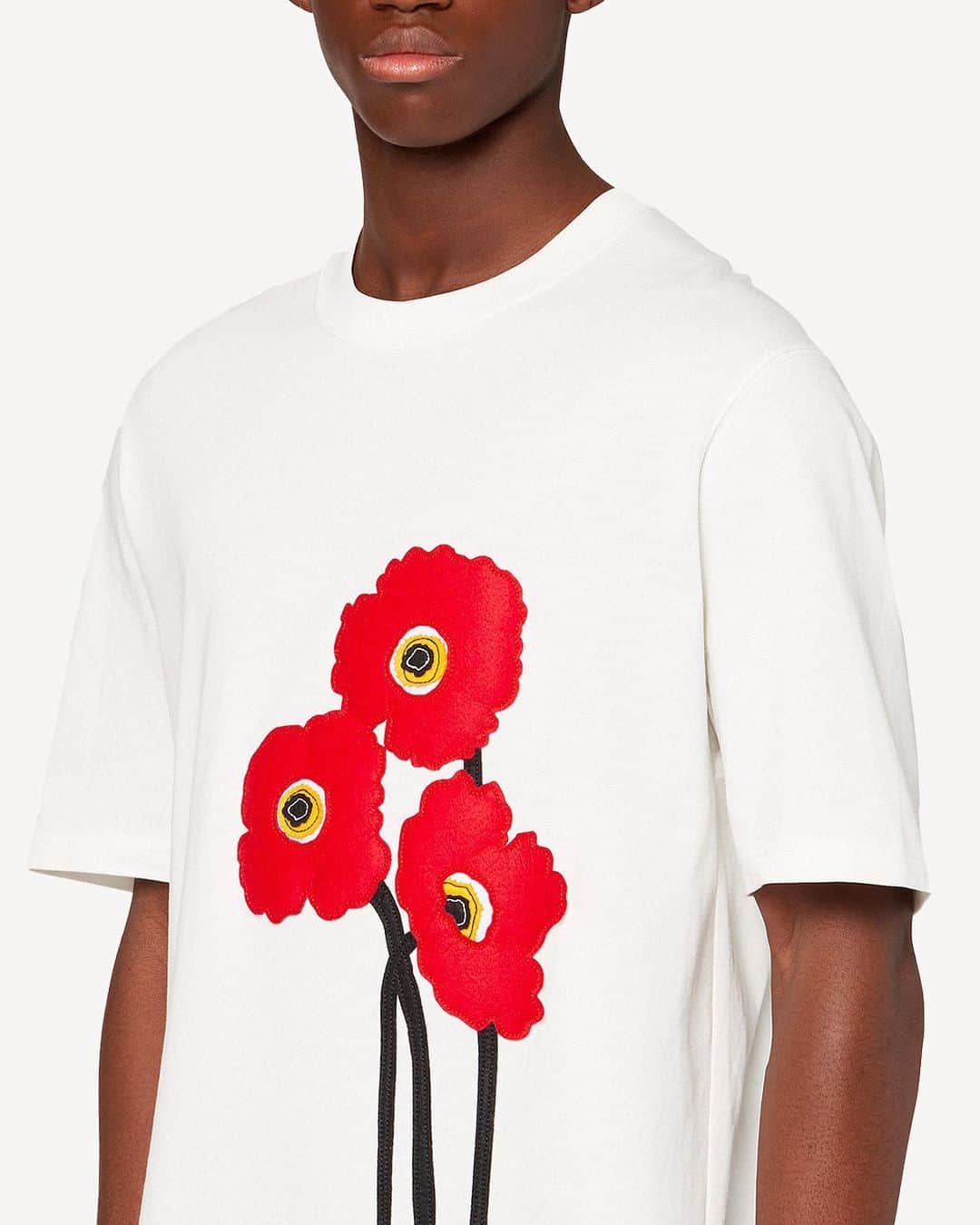 アミ アレクサンドル マテュッシさんのインスタグラム写真 - (アミ アレクサンドル マテュッシInstagram)「The Poppy Tee-shirt ❣🌺 Our new Pre-Fall 2020 collection is now on ‪amiparis.com‬ and in Ami Stores」6月24日 22時32分 - amiparis