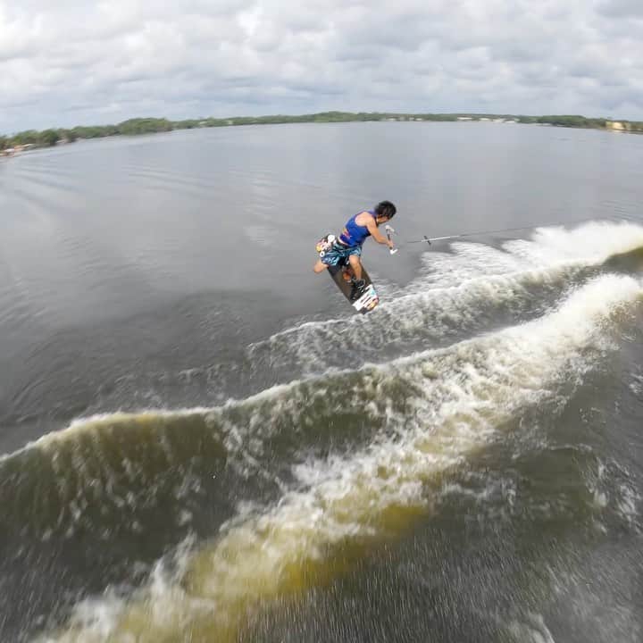 手塚翔太のインスタグラム：「Finished 4th at @supra_boats  @prowakeboardtour Digital stop 1! Thanks to everyone who voted for me and lots of support❤️🙏🏻 Looking forward better run for #2 coming soon👊🏻🔥 プロツアー初戦は4位という結果に終わりました！ ファン投票及び沢山のサポート有難う御座いました！❤️🙏🏻 次はもう少し良いラン出来る様に期間は短いですが頑張ります👊🏻🔥」
