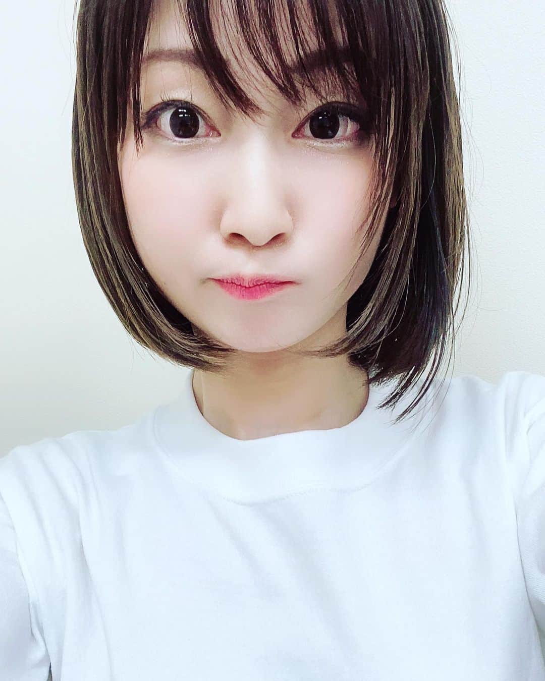 ヒラヤマンのインスタグラム：「ぱちっていいジャンでしたん♡ #マルハンチャンネル #新しい衣装 #インスタやとロゴ見えん」