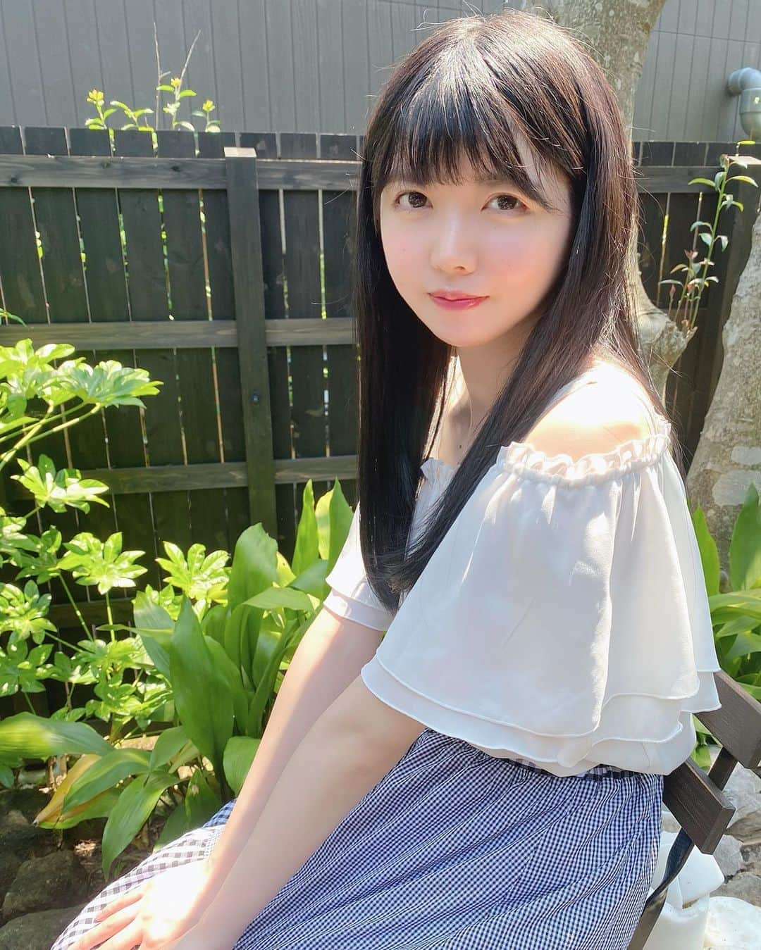 小野寺梓さんのインスタグラム写真 - (小野寺梓Instagram)「オフショル着てみたよ〜！ ・ ・ tops:Heather skirt:Ank Rouge ・ ・ ・ 恥ずかしくてオフショルタイプでも上にあげて着るからめずらしい！ 撮影のときってそのときに着てるお洋服で写真を撮ると載せられないから、写真載せる用に夏っぽいお洋服いくつか持っていってこれ選んだんだ〜！ ・ ・ ・ #heather #ankrouge #オフショル #小野寺梓 #白キャン #真っ白なキャンバス」6月24日 22時39分 - onoderaco