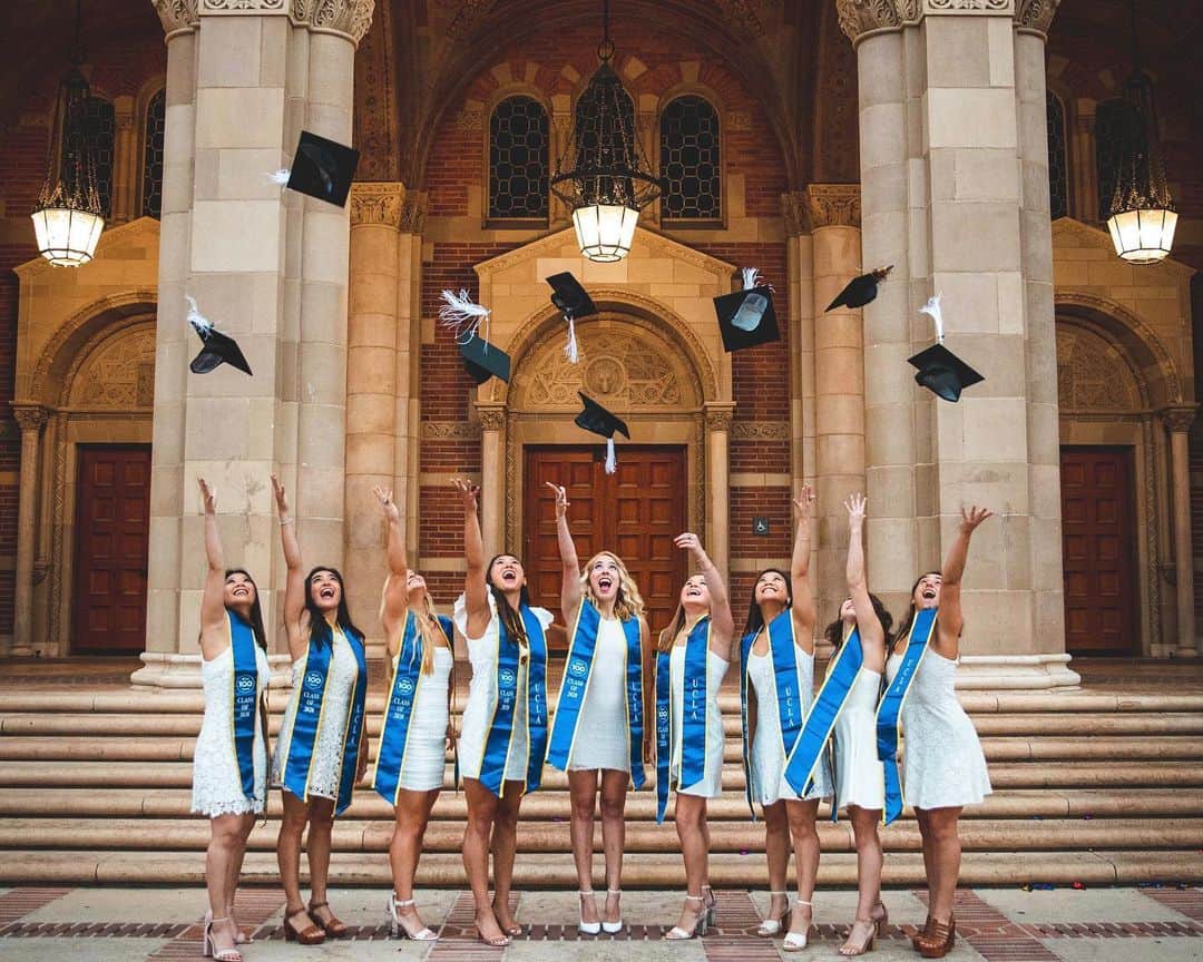 マディソン・コシャンのインスタグラム：「Thank you UCLA for giving me the best of friends💛」