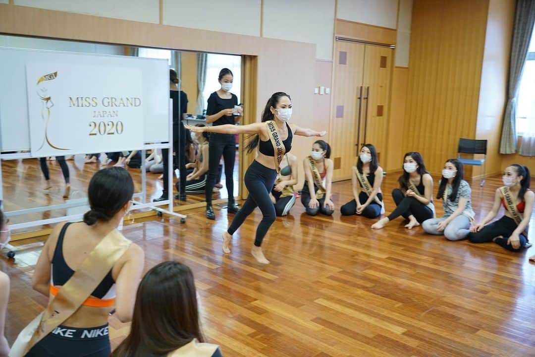 ミス・グランド・ジャパンさんのインスタグラム写真 - (ミス・グランド・ジャパンInstagram)「MISS GRAND JAPAN 2020 MGJ LESSON（6.21）  MGJ アクティビティ🥳✨ みんなの表現力を磨くため、チーム対抗のジェスチャーゲームを実施。 笑いと元気いっぱい、楽しい時間でした✨ . . Photo  by Japan Art Entertainment  @japan_art_entertainment . . . ©️MISS GRAND JAPAN . . . #japanartentertainment  #missgrandinternational #SDGs #top3beautypageantoftheworld #harukaoda #missgrandjapan #mgj #世界三大ミスコン　#ミスグランドジャパン #ミスグランドジャパン2020 #ミスターゲイジャパン #湊谷亜斗林 #起業女子 #ビジネス女子 #吉井絵梨子 #女性の社会進出 #地方創生 #成長できるミスコン #起業支援 #ベンチャー」6月24日 22時44分 - missgrandjapan