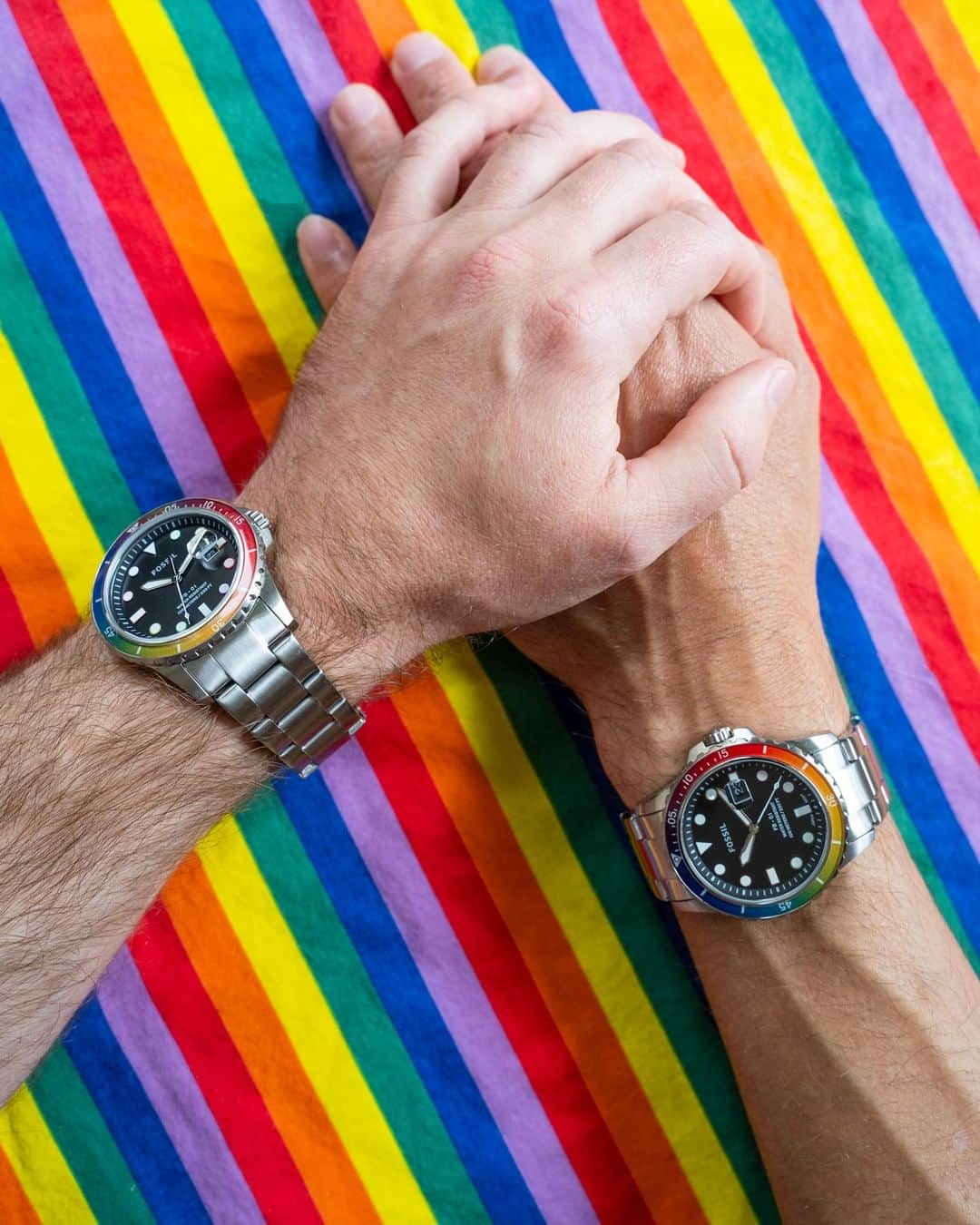 fossilさんのインスタグラム写真 - (fossilInstagram)「Love is always in style. #LoveinColor #Pride2020 📸 feat. @robsessed85 & @adacusa」6月24日 23時00分 - fossil