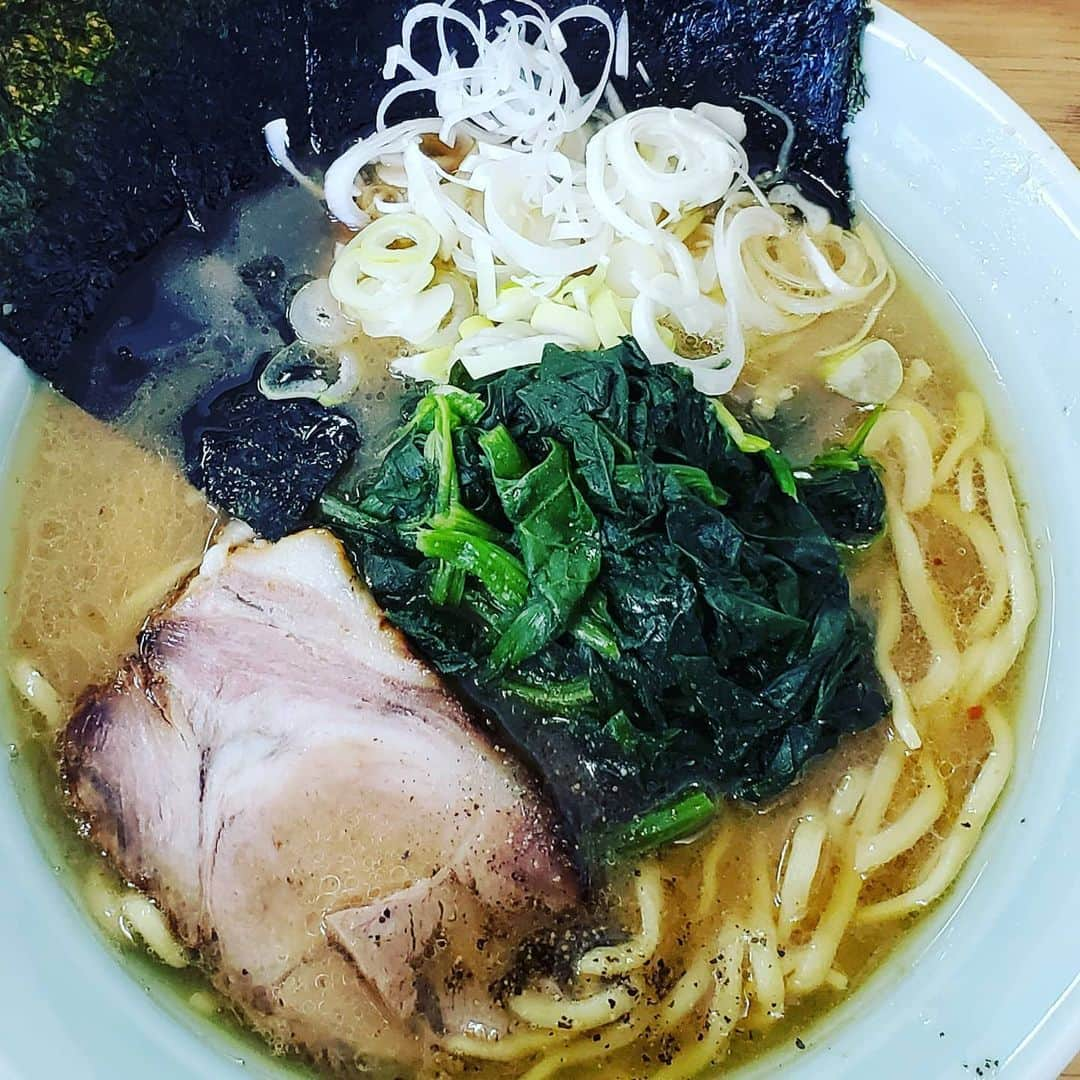 粉川真一さんのインスタグラム写真 - (粉川真一Instagram)「美味しい「家系ラーメン」を頂いた！ 今日も一日頑張ろう！  #ラーメン #家系ラーメン #中華 #麺好き #極太麺 #濃厚スープ」6月24日 23時00分 - mrt.kokawa