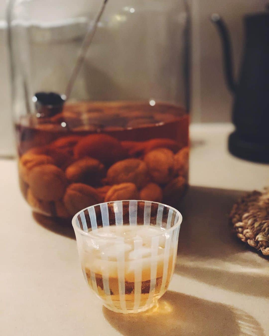 奥菜恵さんのインスタグラム写真 - (奥菜恵Instagram)「去年作った梅酒を1杯だけ呑んで寝ることにします。 今日も一日お疲れ様でした！！！ #お疲れ様でした #おやすみなさい #自家製 #梅酒」6月24日 23時12分 - megumi_okina