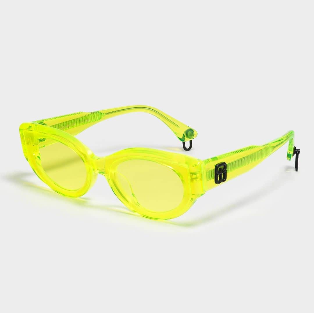 HYPEBEASTさんのインスタグラム写真 - (HYPEBEASTInstagram)「@hypebeaststyle: @gentlemonster has unveiled a new collaborative sunglasses collection with singer @kriswu. Named the “Gentle Wu,” the range sees four new models with alternate colors from the more tame to more bold and colorful options. Swipe to check out the lineup, then head to the link in our bio for release details.⁠⠀ Photo: Gentle Monster」6月24日 23時13分 - hypebeast