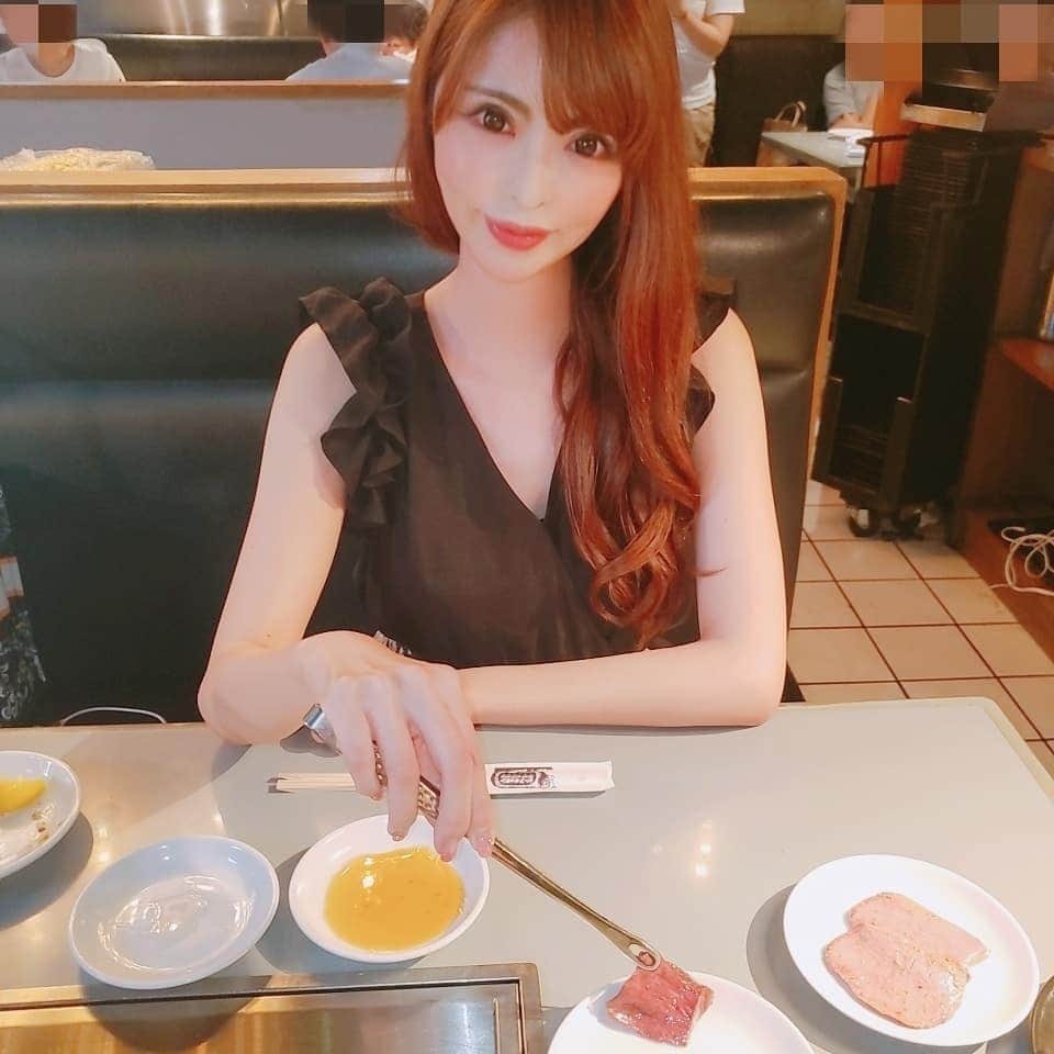 桃瀬えりなのインスタグラム：「焼肉🐮 コースだよ🥰お腹いっぱい🎵美味しかったぁ😋🍴💗 #gourmet #eri #me #follow #followme #中目黒 #ビーフキッチン #ビーフキッチン中目黒 #コース料理 #焼肉 #グルメ #いいね返し #フォロー返し」
