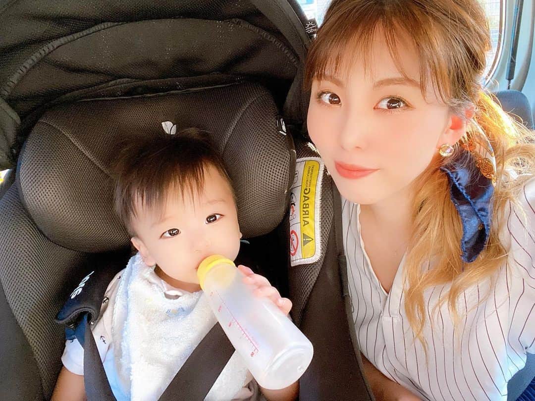 Momoeのインスタグラム：「みよと前髪お揃い...笑 （せりなに言われて気にしてる😂） @serichaco . .  #happy #家事 #育児 #family #家族 #boy #smile #男の子 #息子 #code #love #lucky #kids #子供 #thankyou #宝物 #ベビー #fashion #follow #心 #縁 #パパ #ママ #家族写真 #男の子ママ #赤ちゃん写真 #photo #子育て #1歳 #flower」