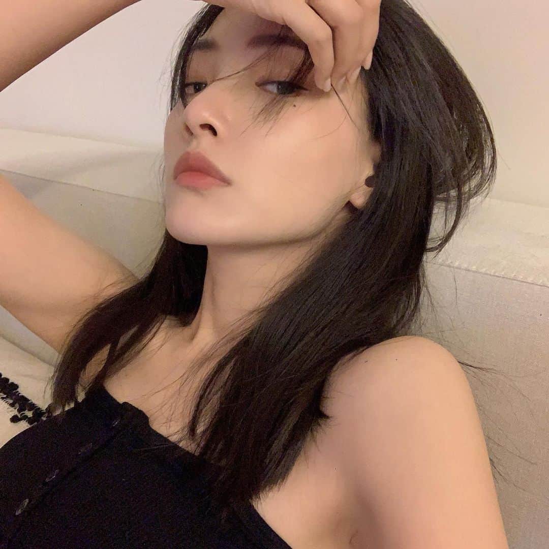 林映唯のインスタグラム：「被經紀人三催四請請出來的自拍照」