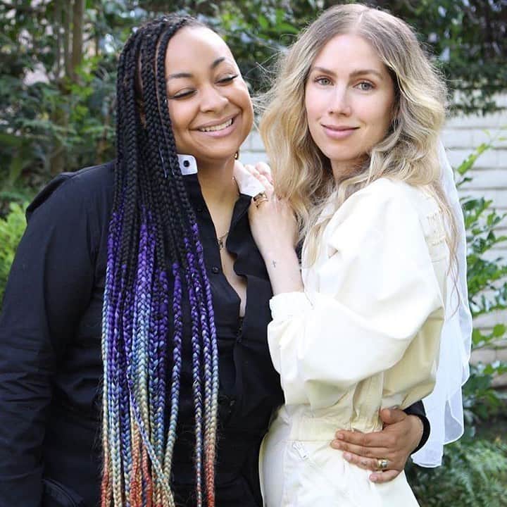 People Magazineさんのインスタグラム写真 - (People MagazineInstagram)「Raven-Symoné and Miranda Pearman-Maday are on cloud nine. 💕  In this week's issue, the newlyweds open up about their secret wedding — which only had six guests! "It was joyful, intimate, filled with laughter, great food, music and a last-minute peanut butter delivery for me — all things I know my future with Raven will hold," Pearman-Maday says. "I feel so grateful to be doing life with my love!” 💍 Tap the bio link for all the sweet details from their special day. ✨」6月24日 23時35分 - people