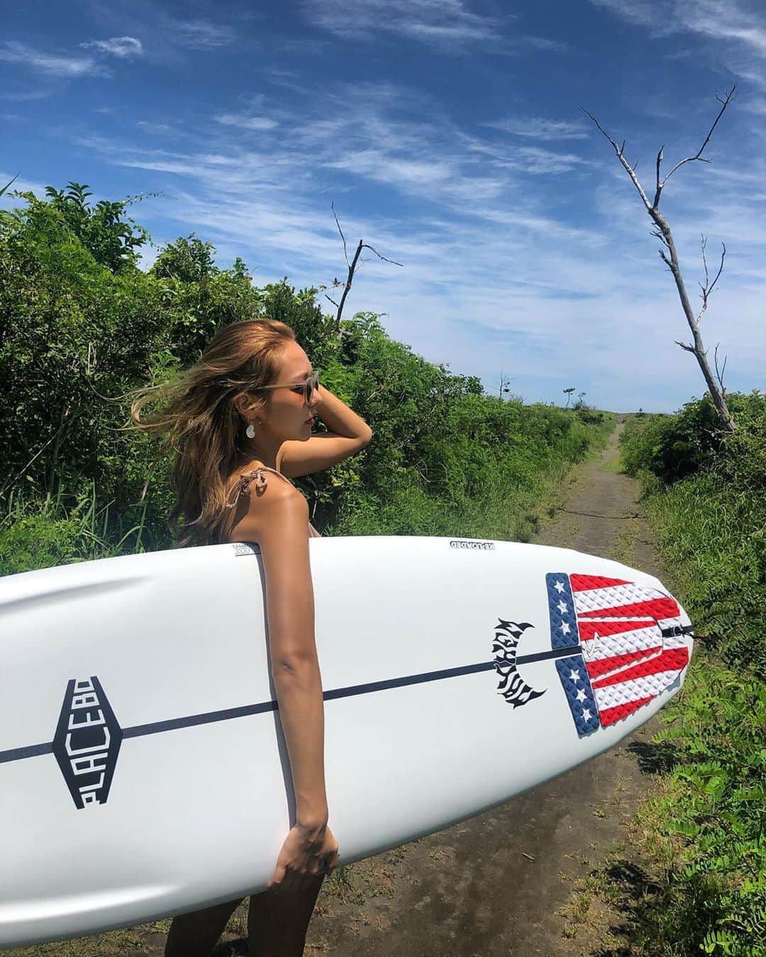のインスタグラム：「𝑰 𝒘𝒂𝒏𝒕 𝒕𝒐 𝒕𝒂𝒌𝒆 𝒕𝒉𝒊𝒔 𝒃𝒐𝒂𝒓𝒅 𝒕𝒐 𝒎𝒂𝒏𝒚 𝒑𝒍𝒂𝒄𝒆𝒔🏄🏼‍♂️ @placebo_surf  @luvsurf_japan」