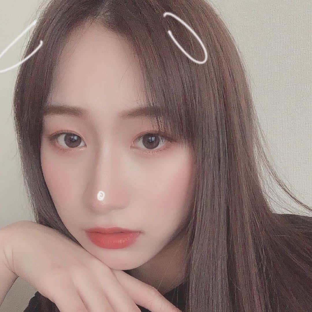 鈴木えりかのインスタグラム：「. イッヌ . . . . #せるふぃー #梅雨 #はよおわれ」