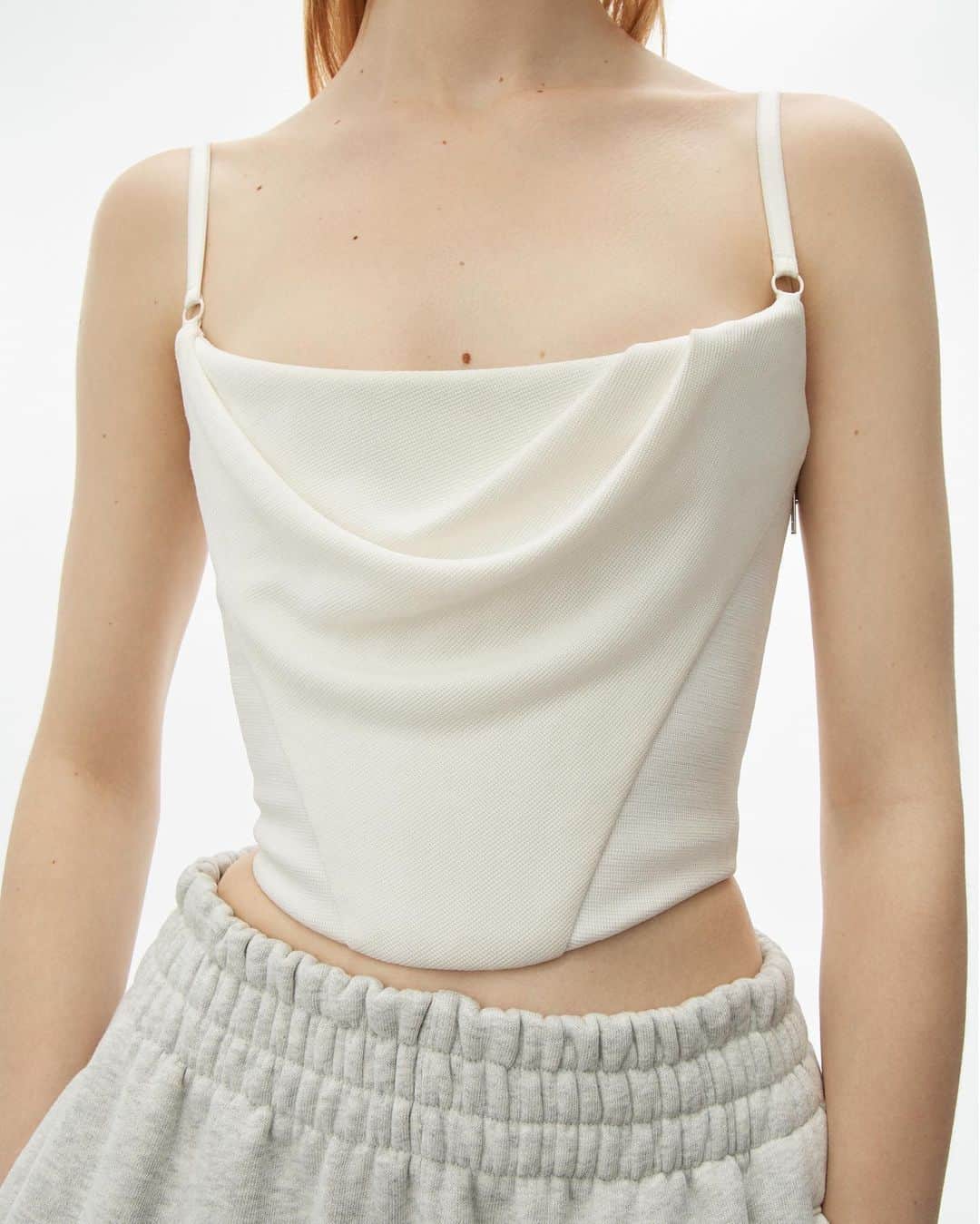 アレキサンダー・ワンのインスタグラム：「Corset and chill.」