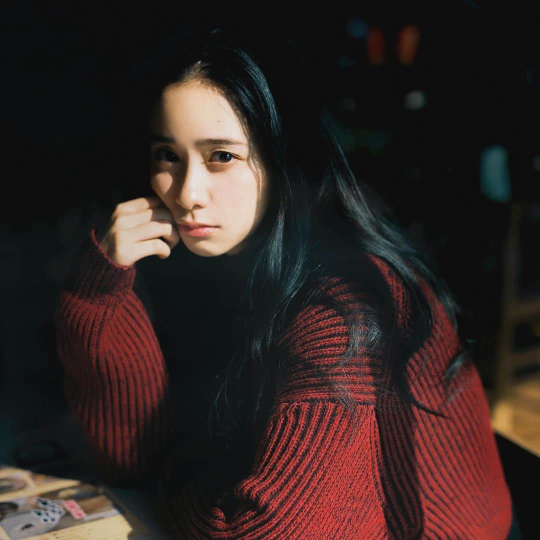 濱田英明のインスタグラム：「@mayuhotta, 2019 #pentax67」