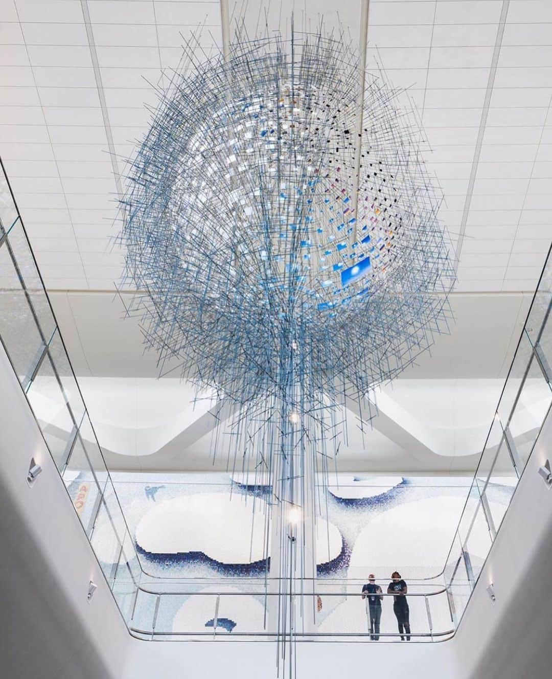 Juxtapoz Magazineさんのインスタグラム写真 - (Juxtapoz MagazineInstagram)「We’ve never wanted to go to the airport more! @sarahszestudio and @amuneal collaborative installation at La Guardia Terminal B, featuring 900 photos of the NYC sky over the course of a day. The project is called “Shorter Than the Day.”」6月25日 0時09分 - juxtapozmag